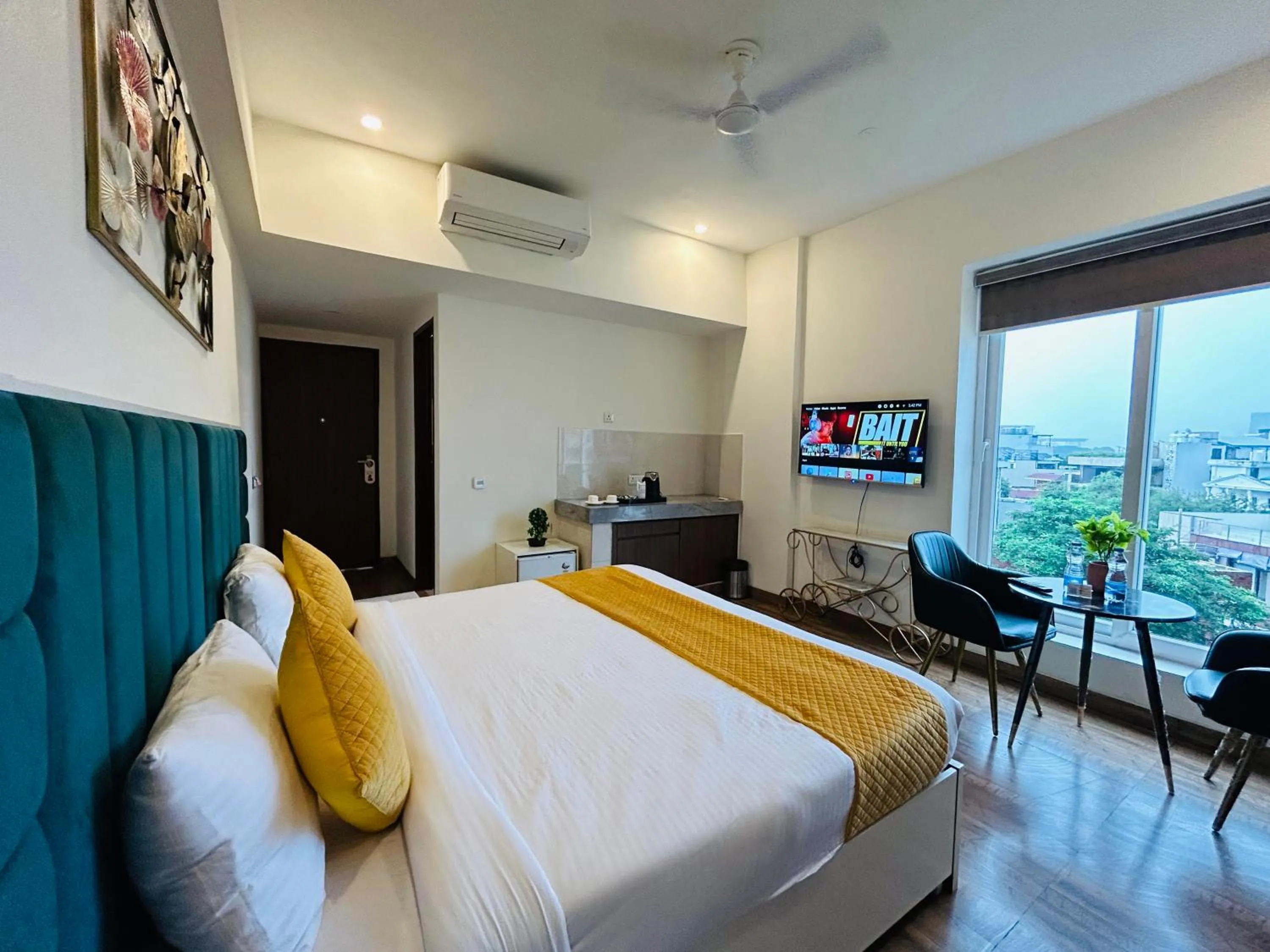 Photo of the whole room, Bed in Amahi Inn I Signature Towers