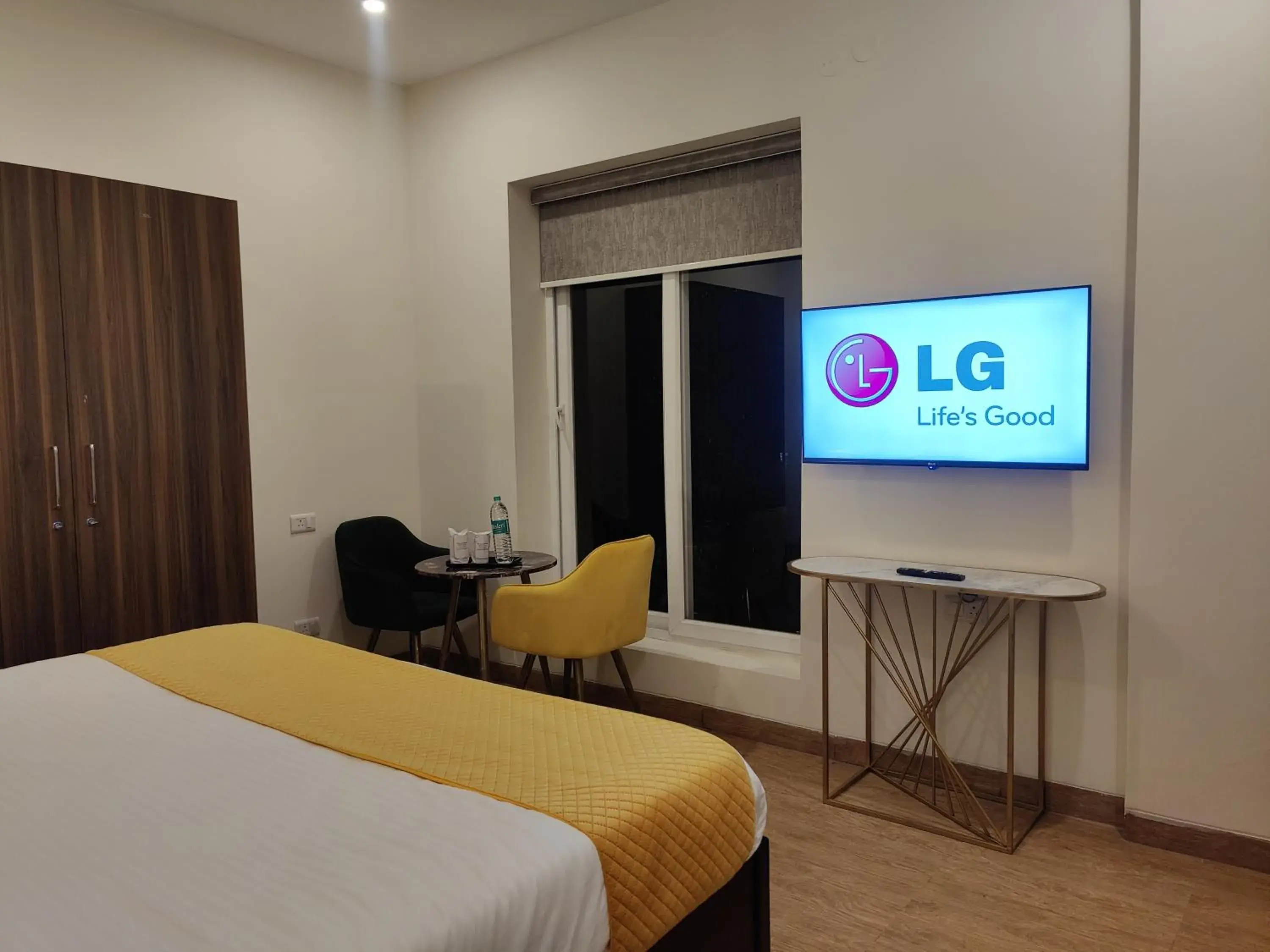 Communal lounge/ TV room, Bed in Amahi Inn I Signature Towers Communal lounge/ TV room, Bed in Amahi Inn I Signature Towers