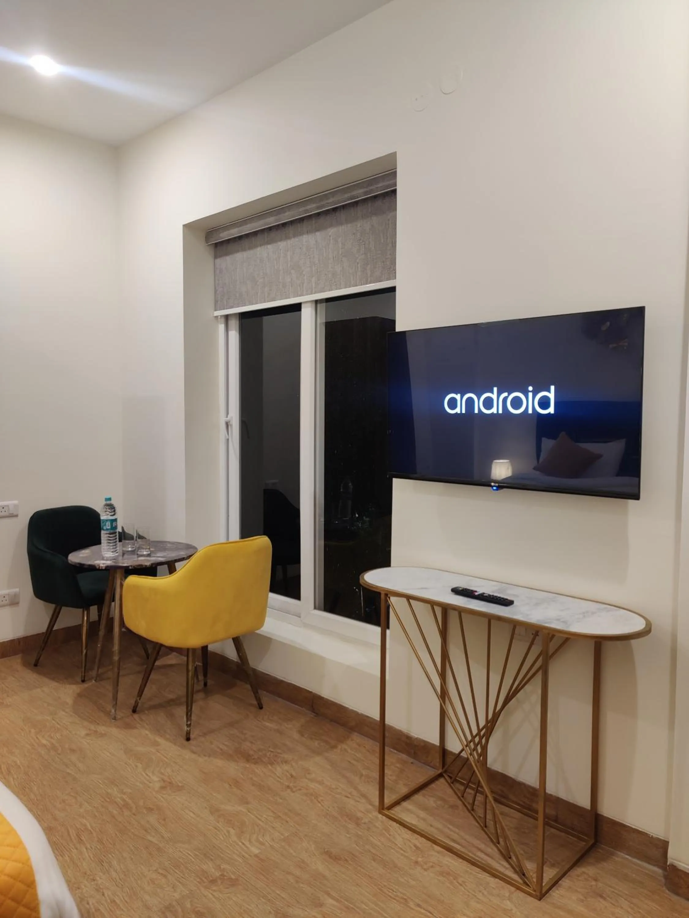 TV and multimedia in Amahi Inn I Signature Towers