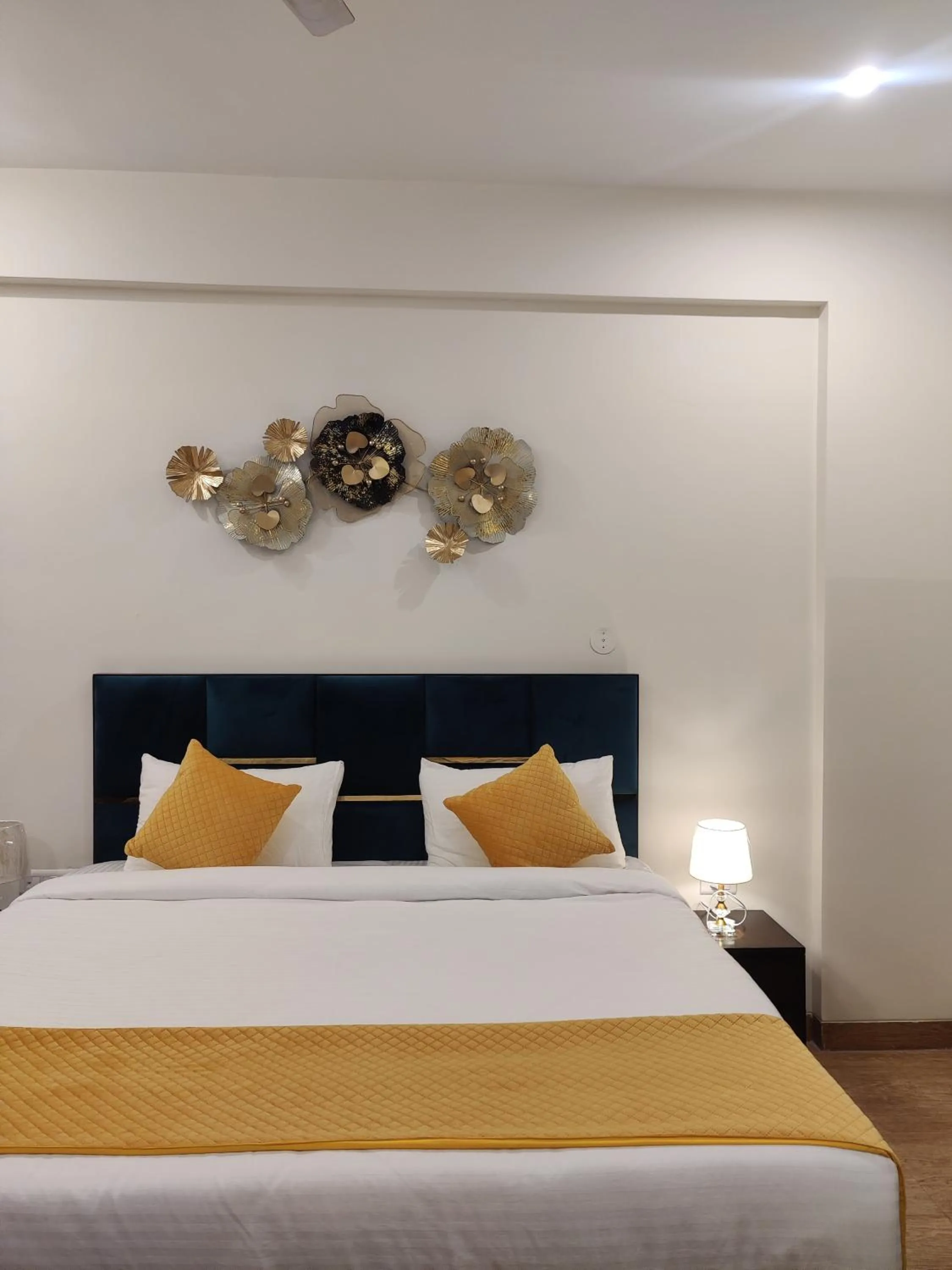 Bed in Amahi Inn I Signature Towers