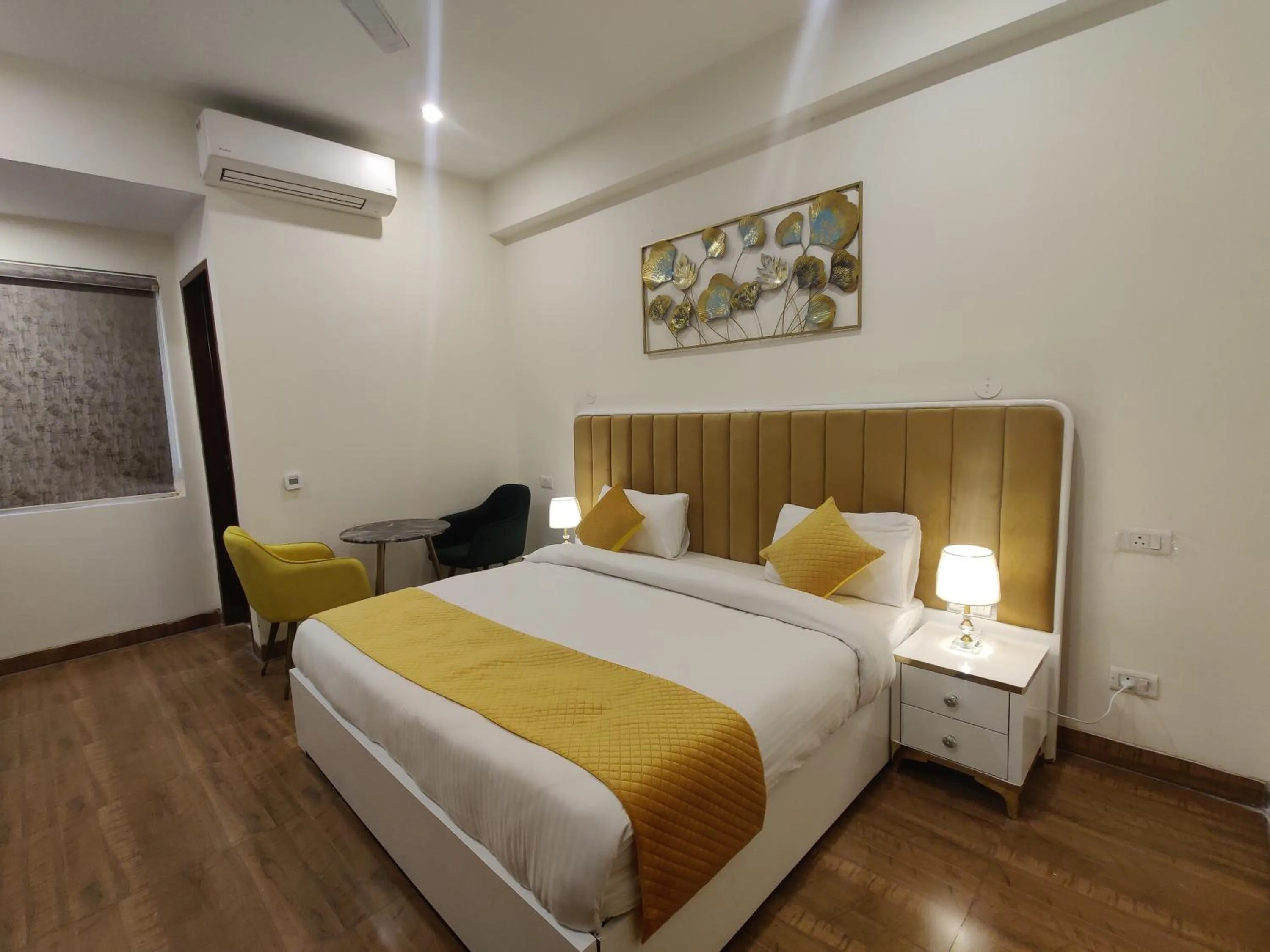 Bed in Amahi Inn I Signature Towers