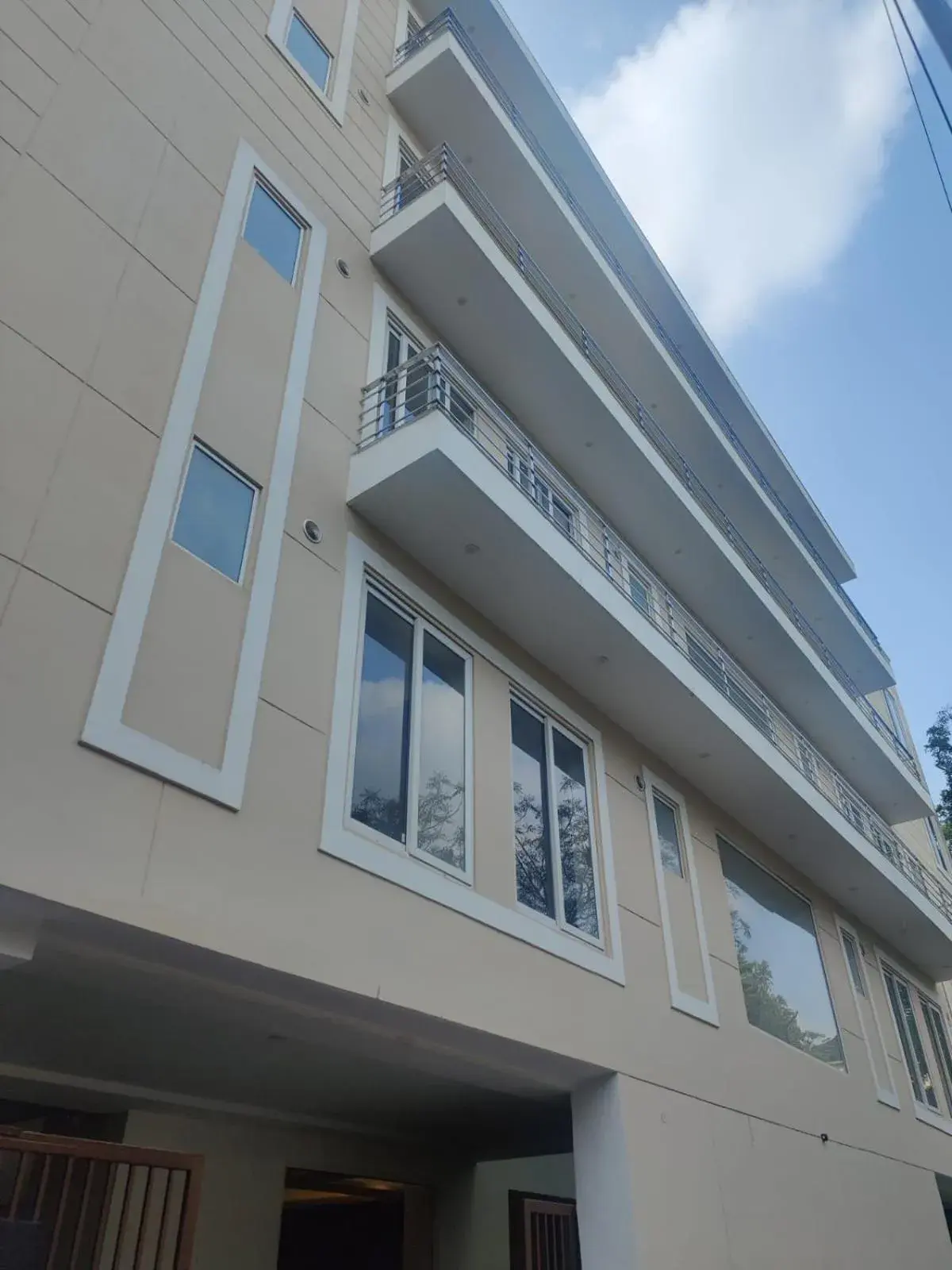 Property building in Amahi Inn I Signature Towers Property building in Amahi Inn I Signature Towers