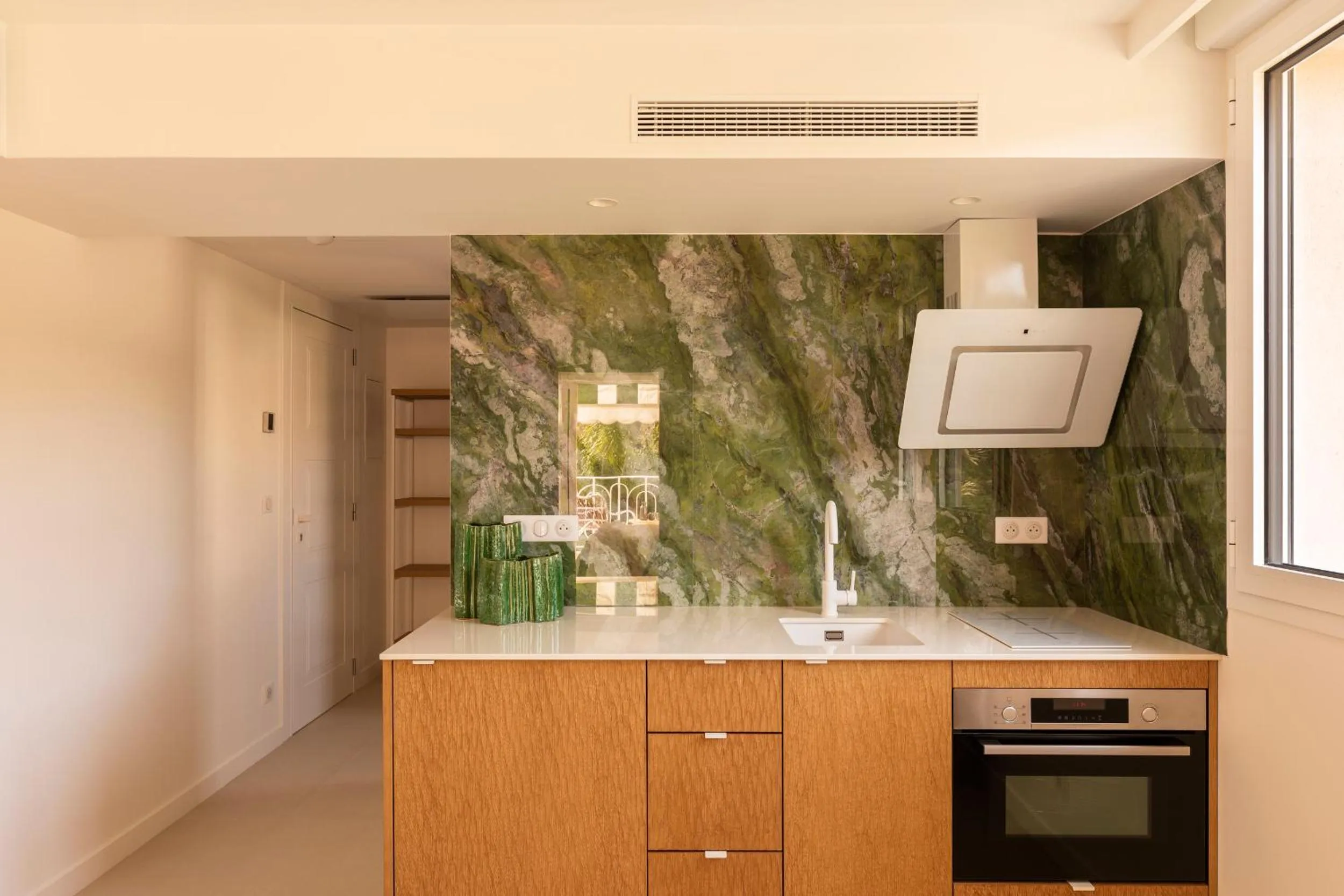 Kitchen or kitchenette in Maison Carla Rosa Cannes