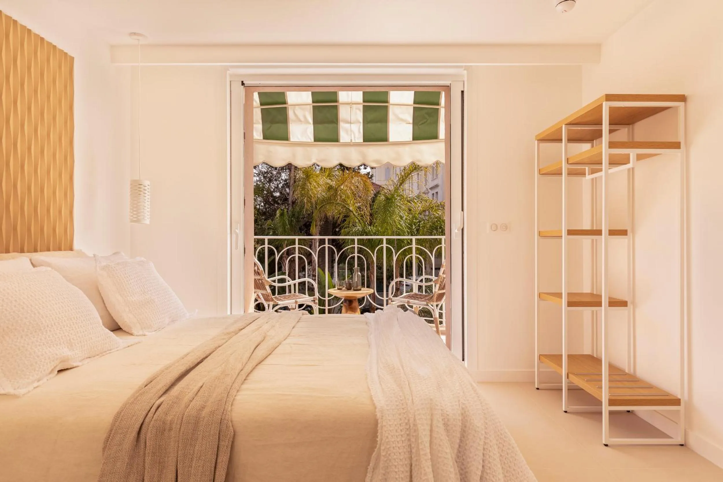 Bedroom, Bed in Maison Carla Rosa Cannes