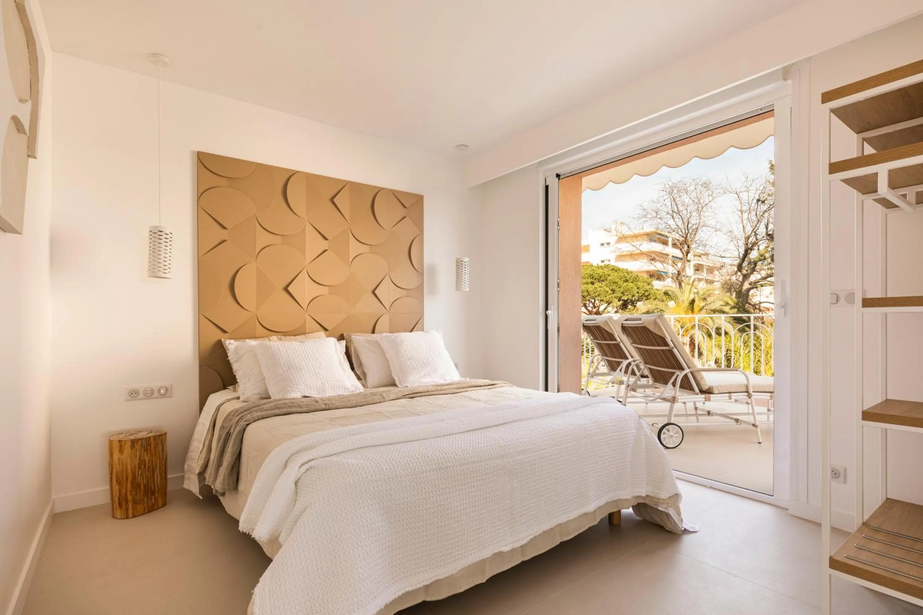 Bedroom, Bed in Maison Carla Rosa Cannes