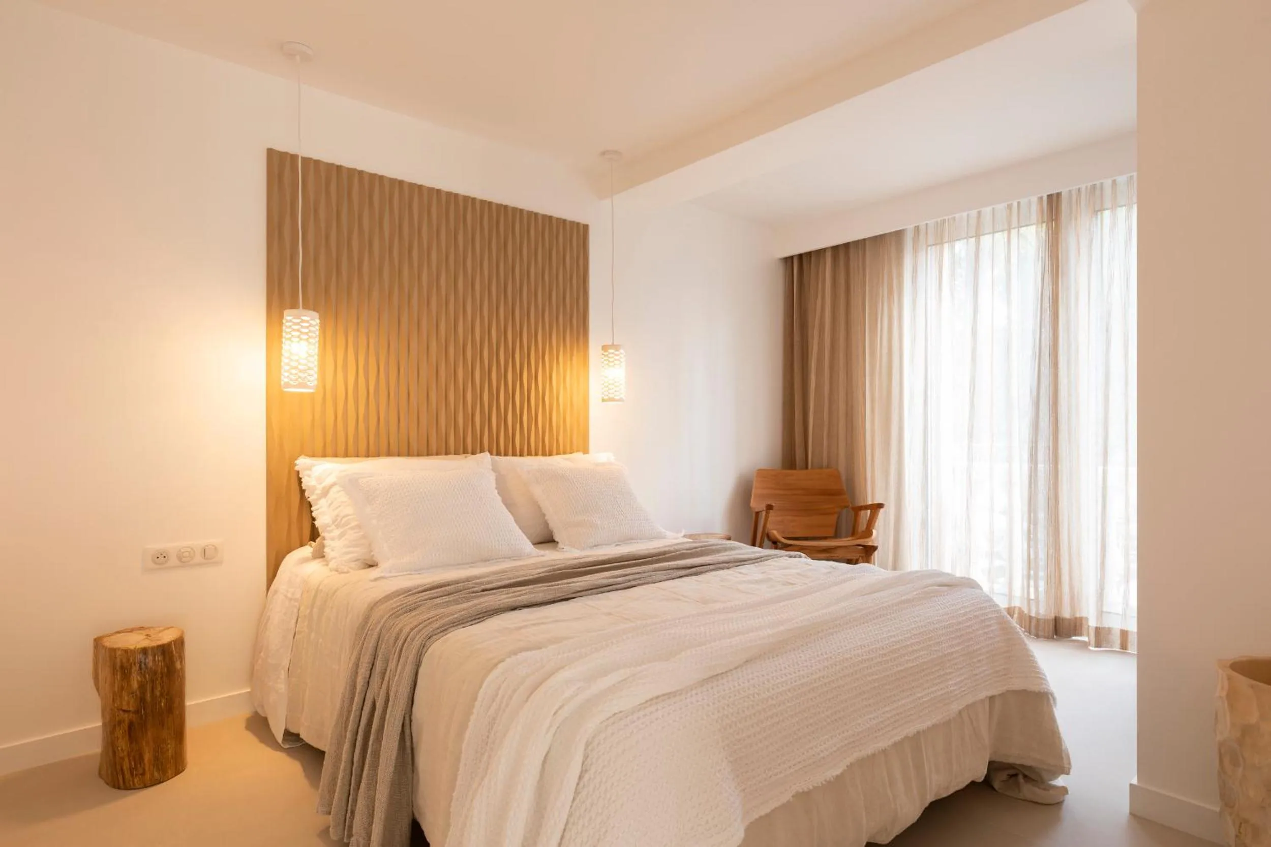 Bedroom, Bed in Maison Carla Rosa Cannes