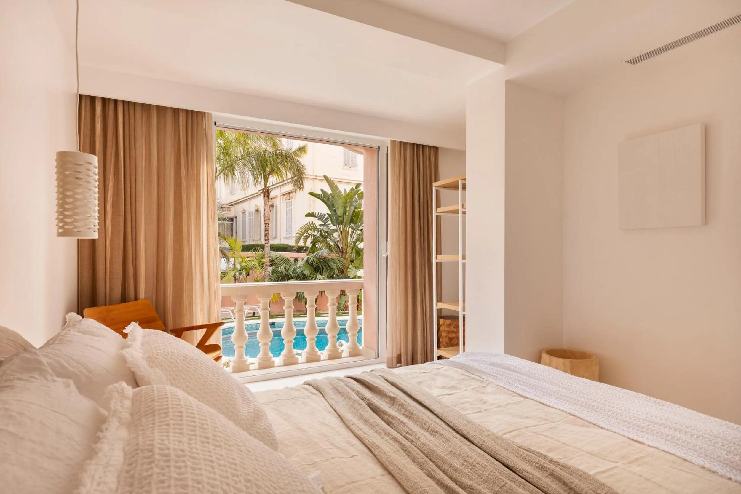 Bedroom, Bed in Maison Carla Rosa Cannes