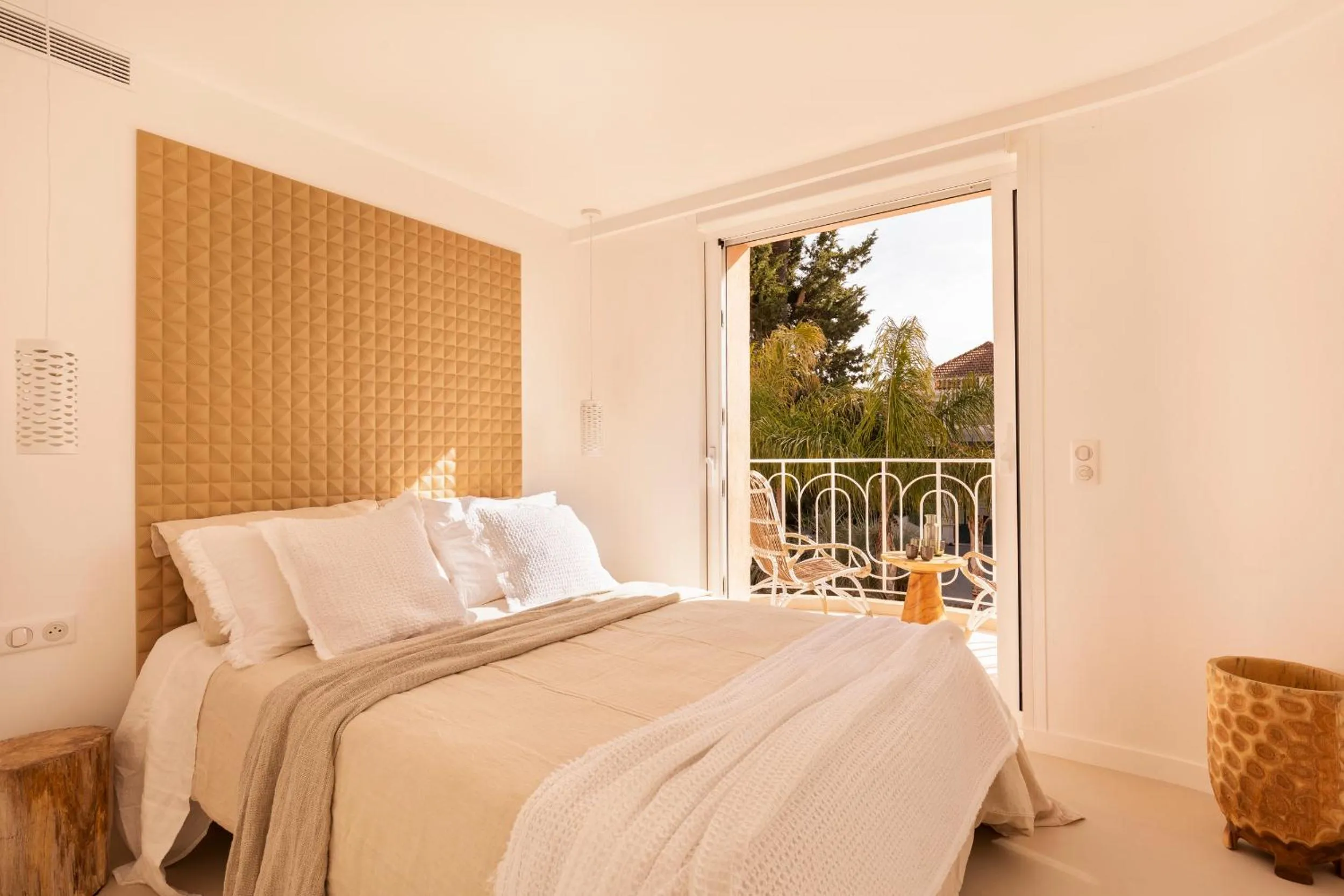 Bedroom, Bed in Maison Carla Rosa Cannes
