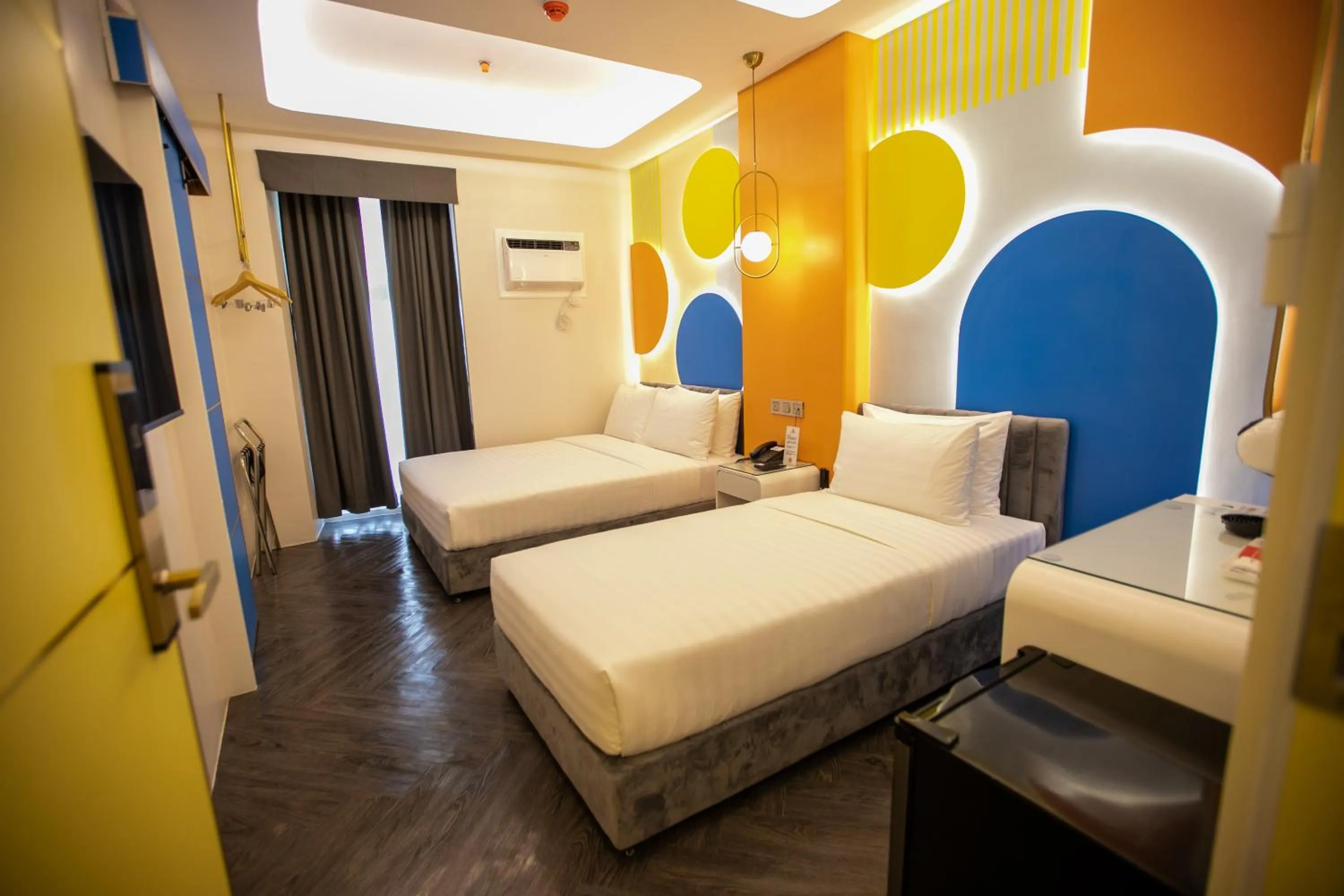 Photo of the whole room, Bed in M.Y. Hotel