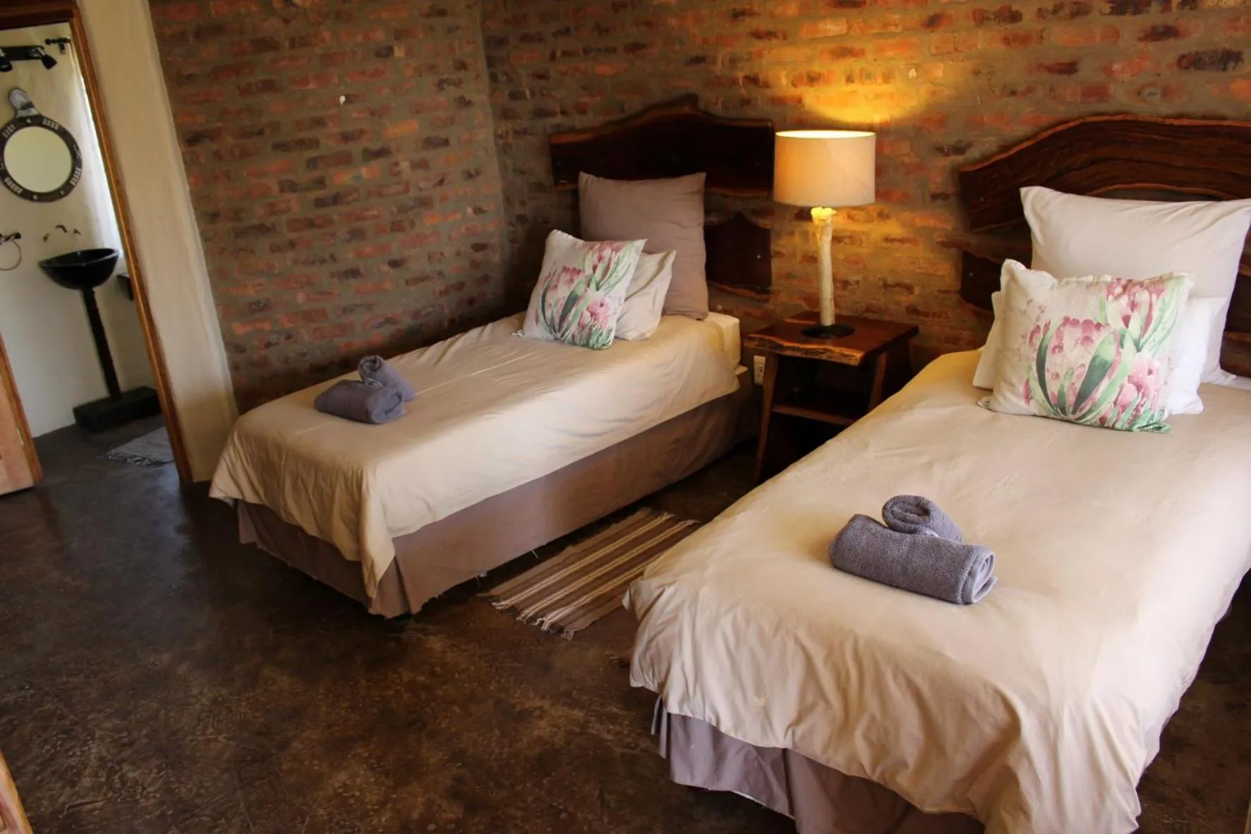 Bedroom, Bed in Ndlovu Lodge