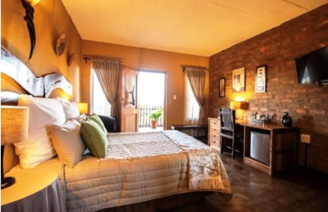 Photo of the whole room, Bed in Ndlovu Lodge
