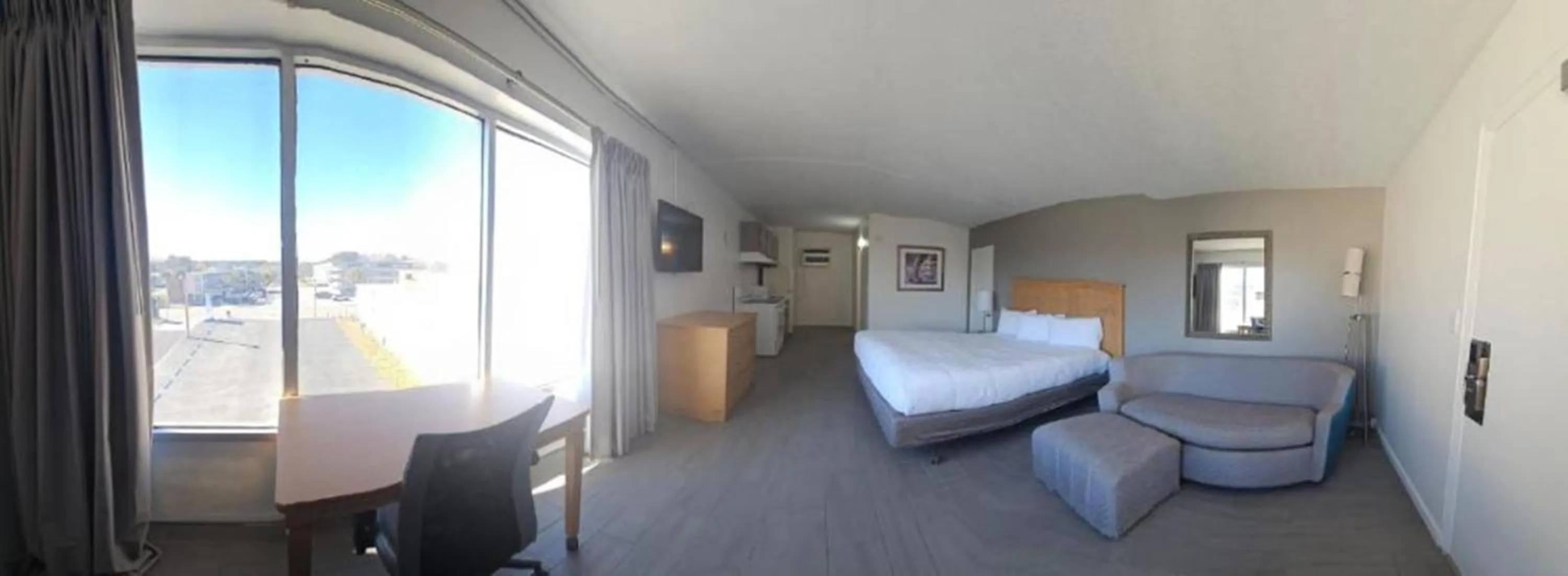 Bedroom, Bed in Southern Breeze Ocean Front Hotel