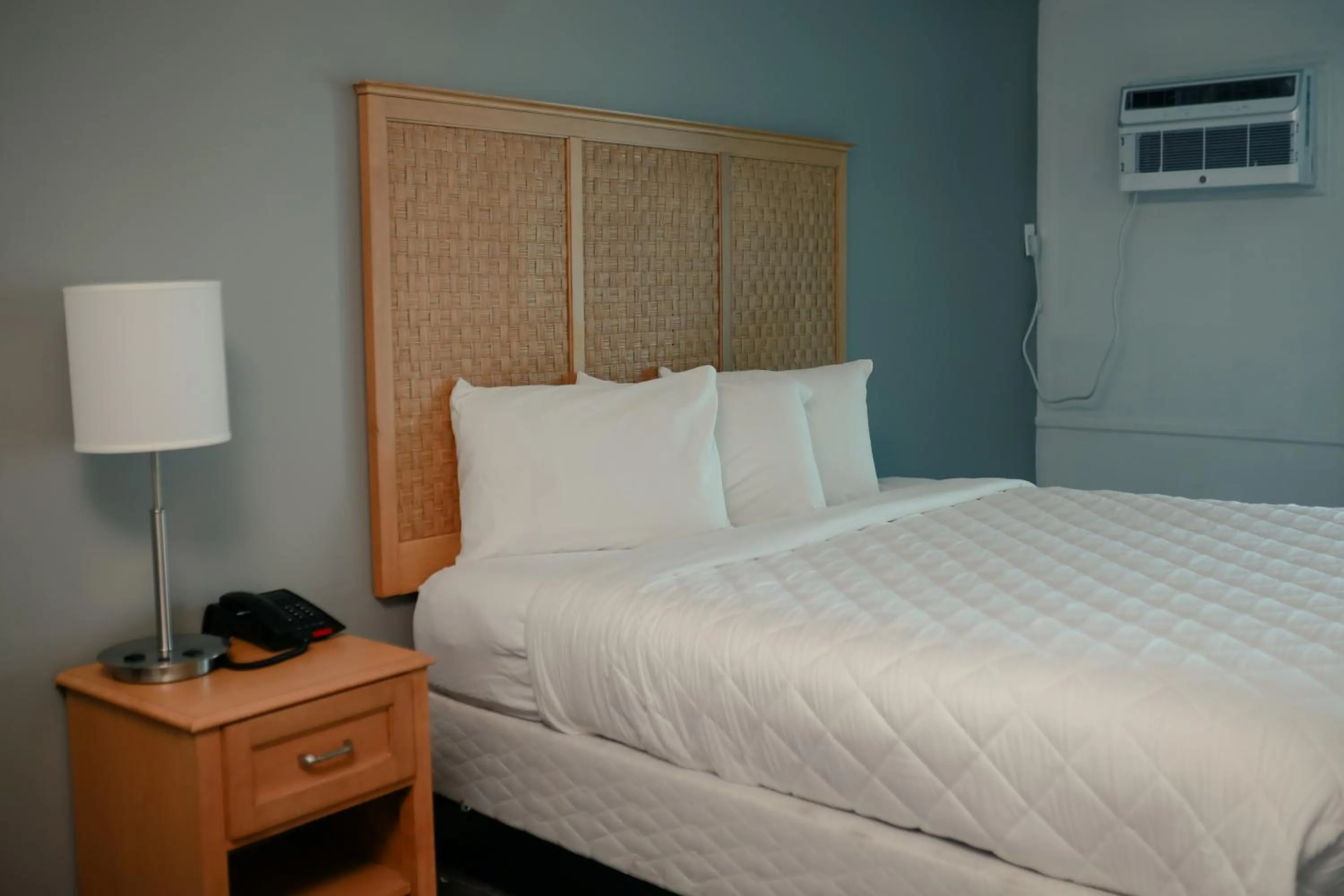 Bed in Southern Breeze Ocean Front Hotel