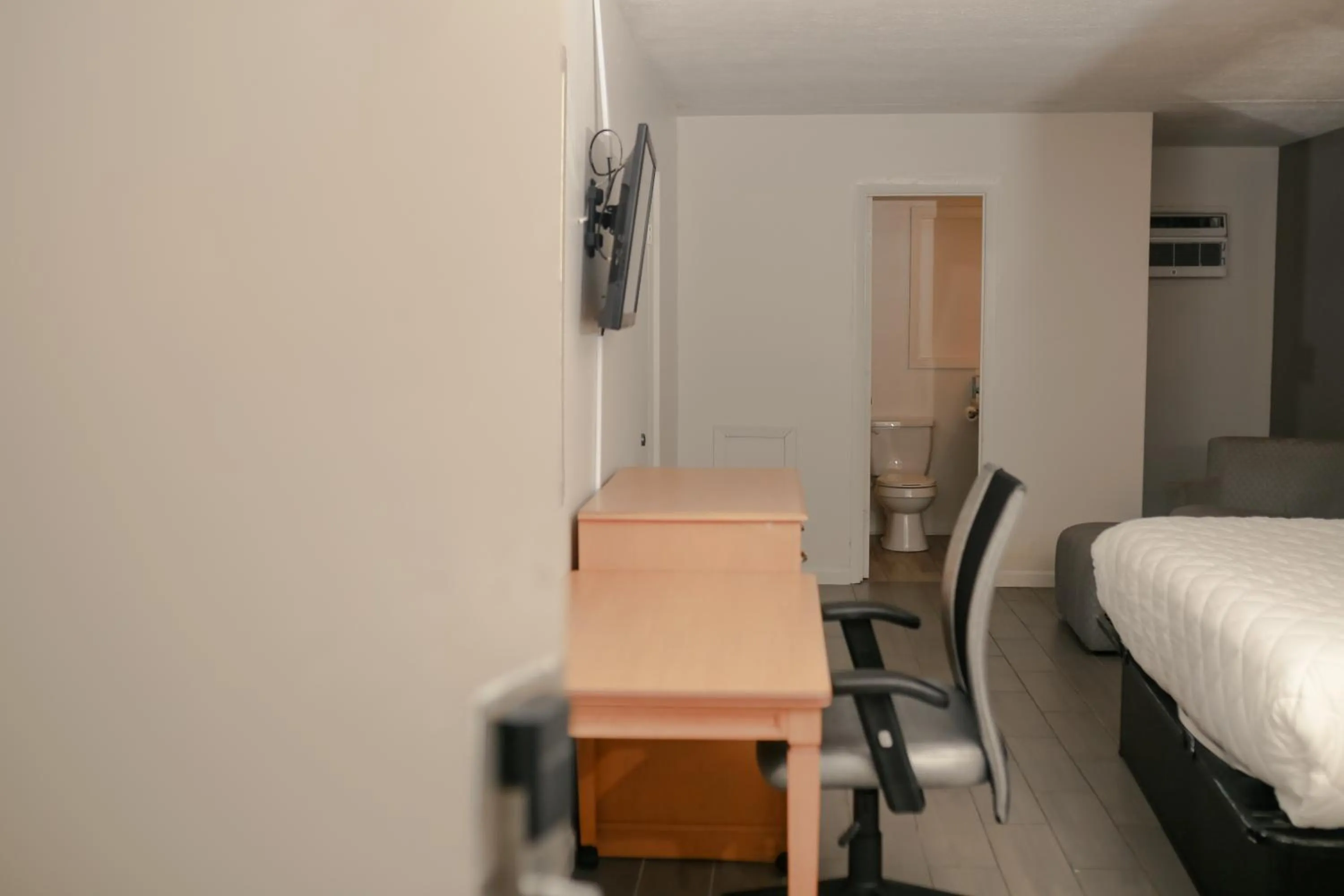 Bed in Southern Breeze Ocean Front Hotel