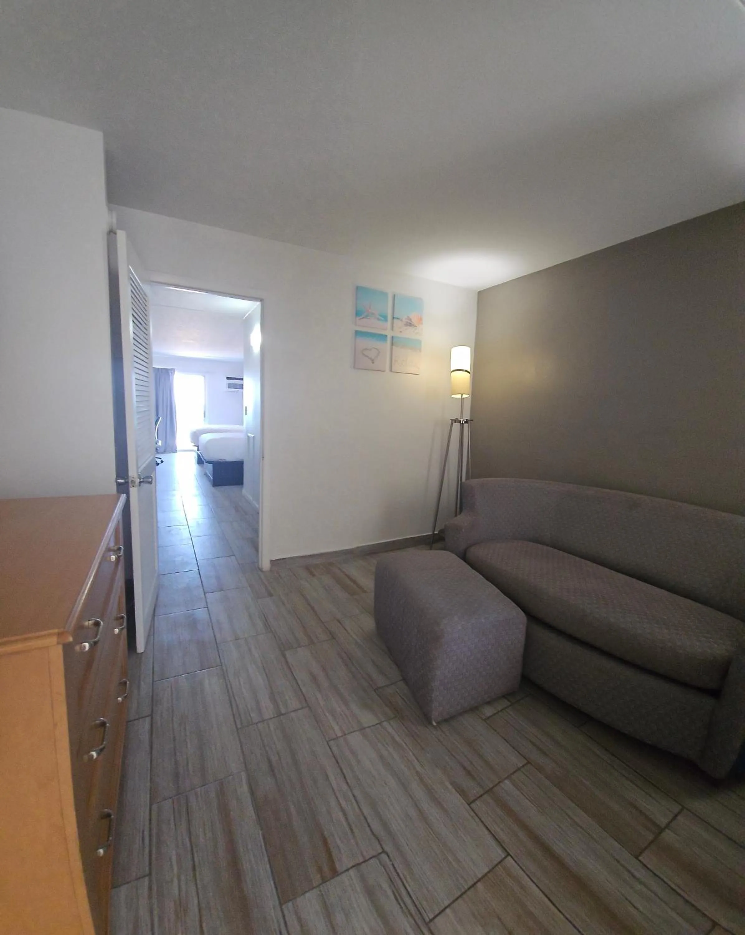 Living room in Southern Breeze Ocean Front Hotel