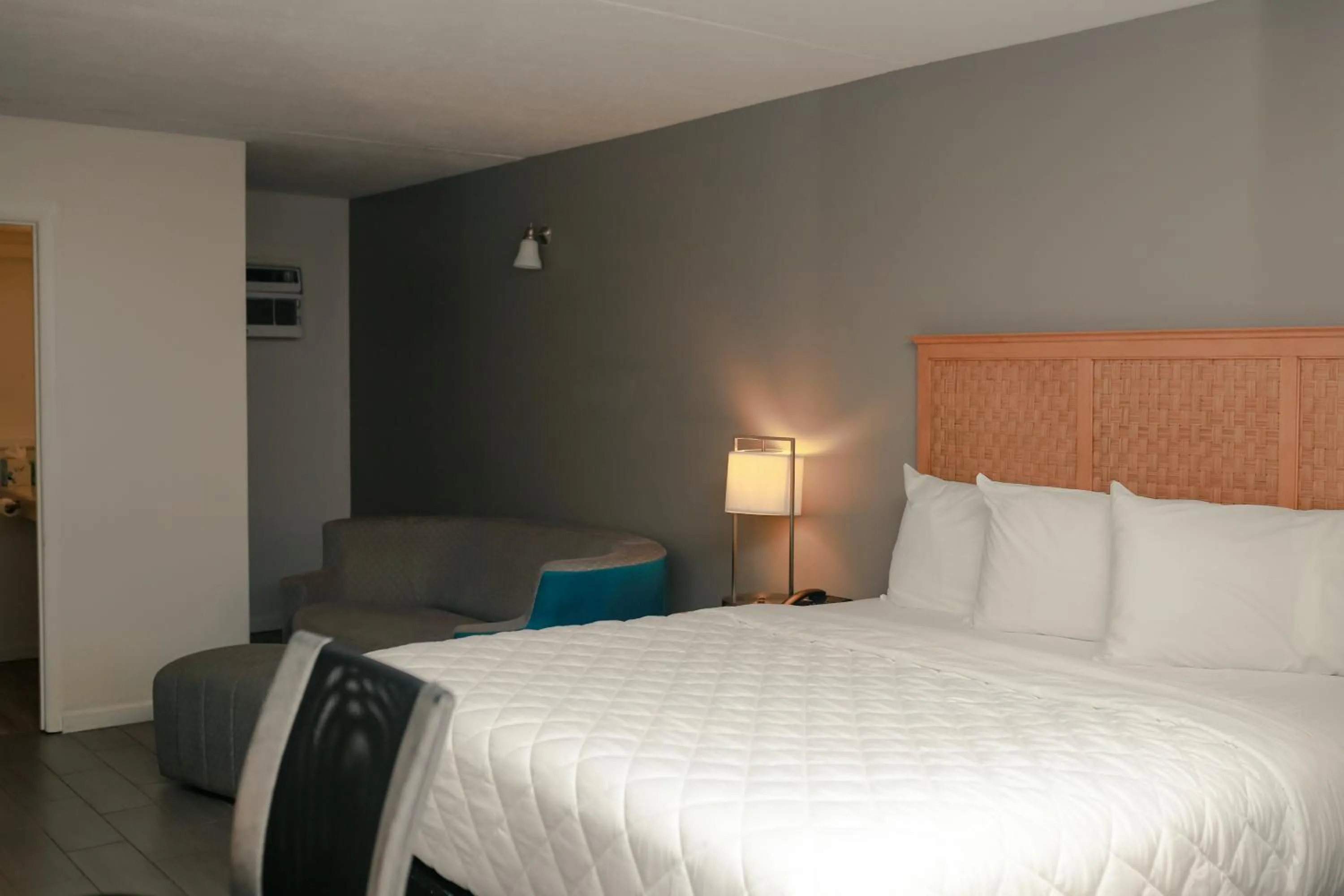 Bed in Southern Breeze Ocean Front Hotel