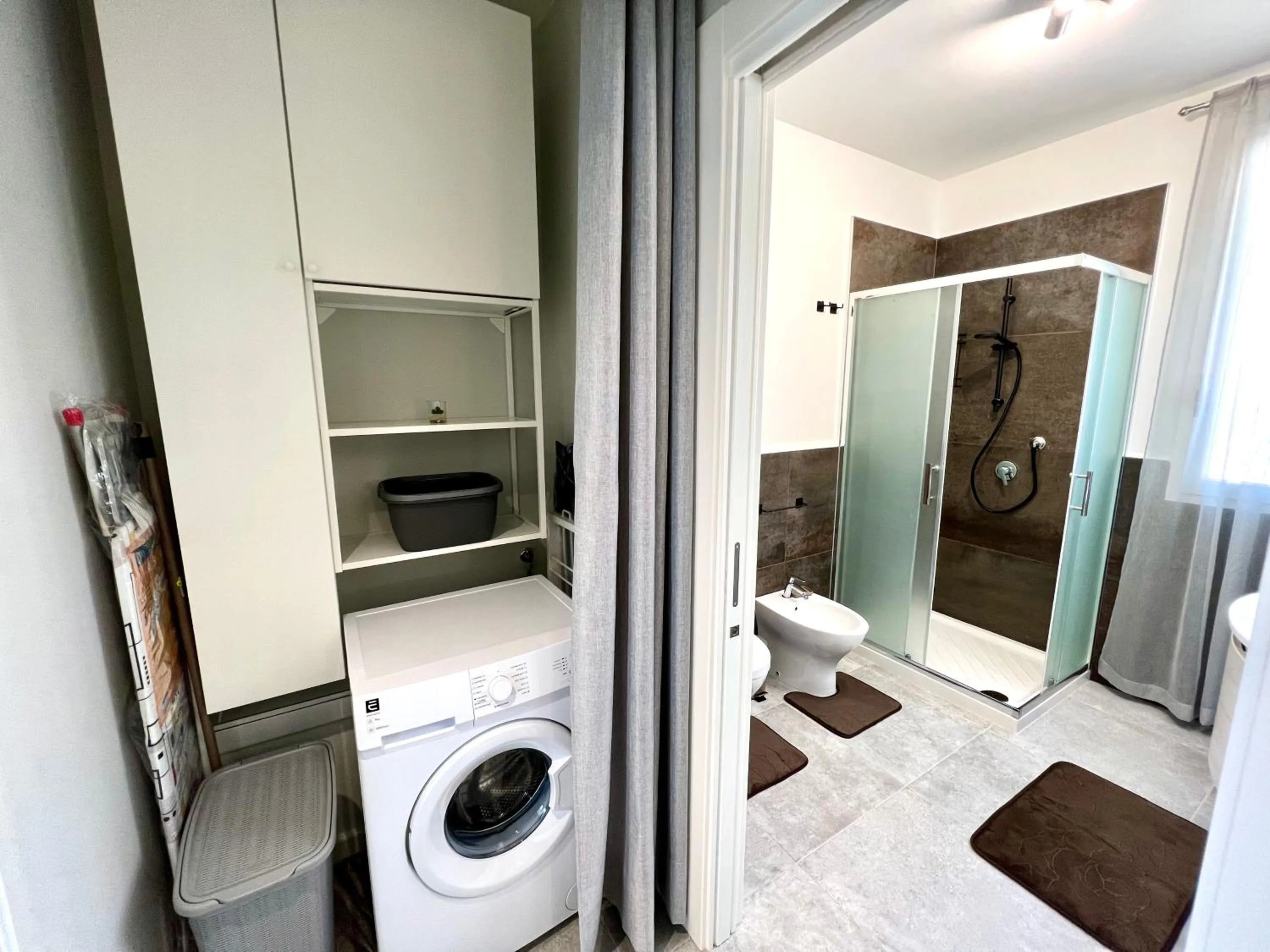 Shower in Piante del Principe Apartments