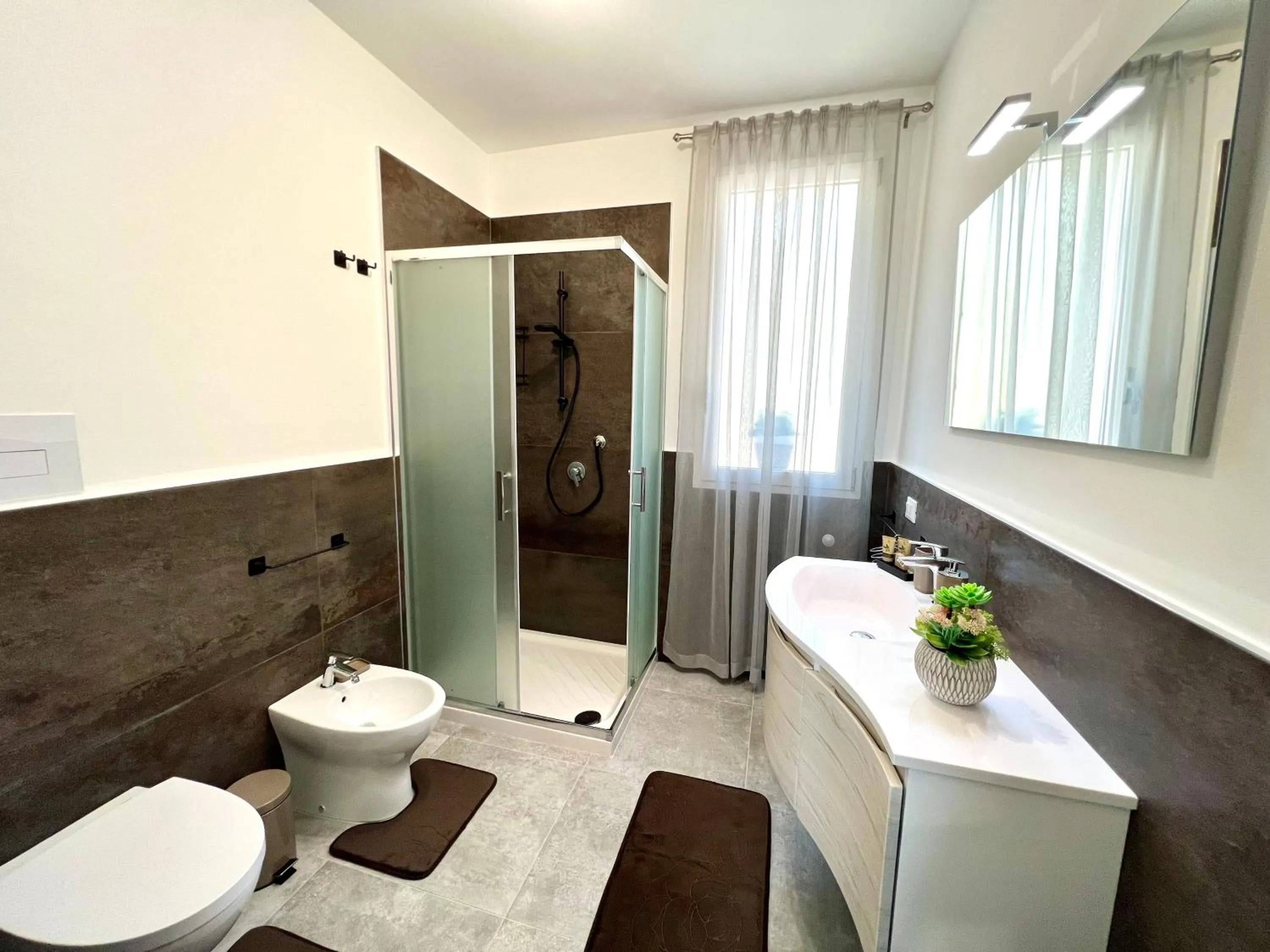 Shower in Piante del Principe Apartments