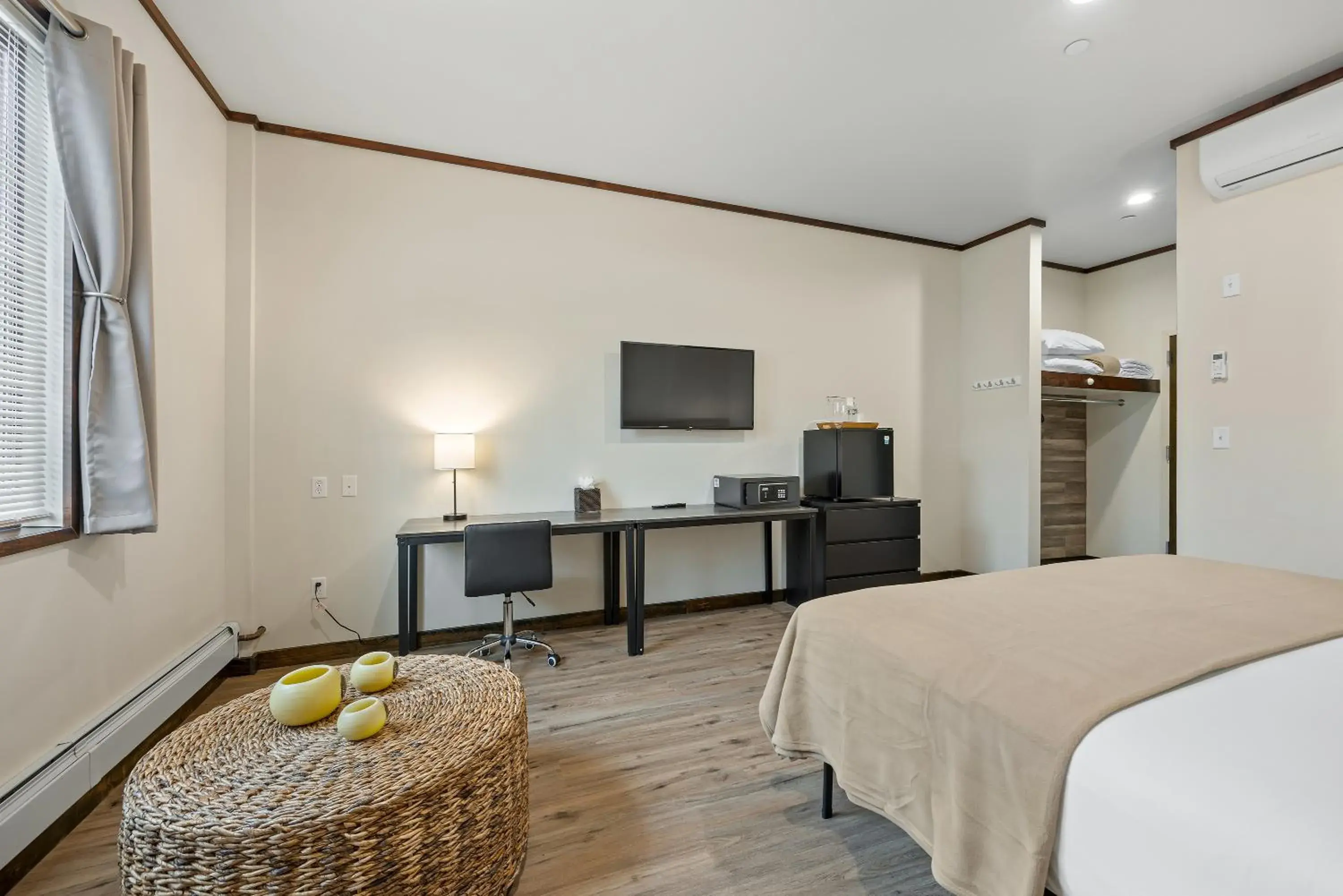 Bed in Highbridge Hotel Bed in Highbridge Hotel