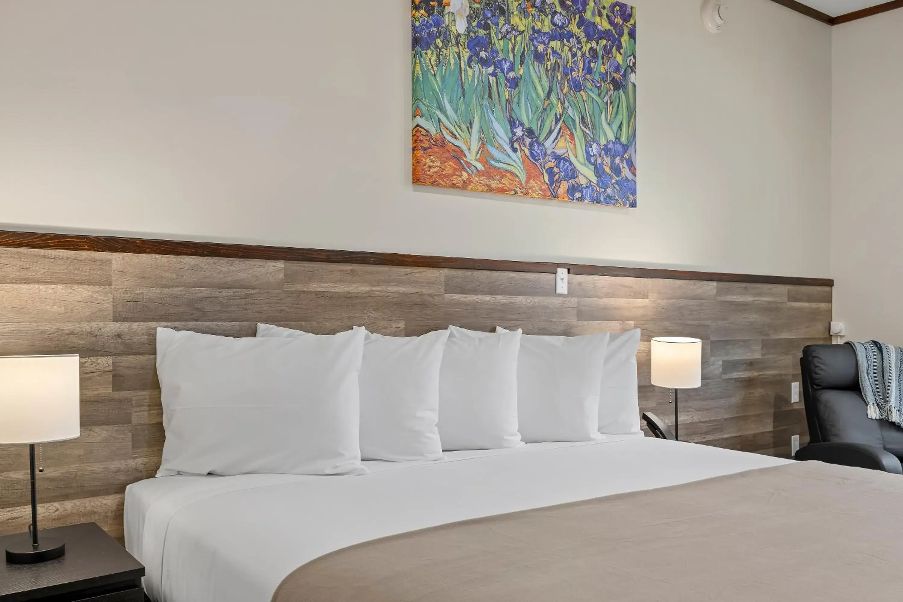 Bed in Highbridge Hotel Bed in Highbridge Hotel