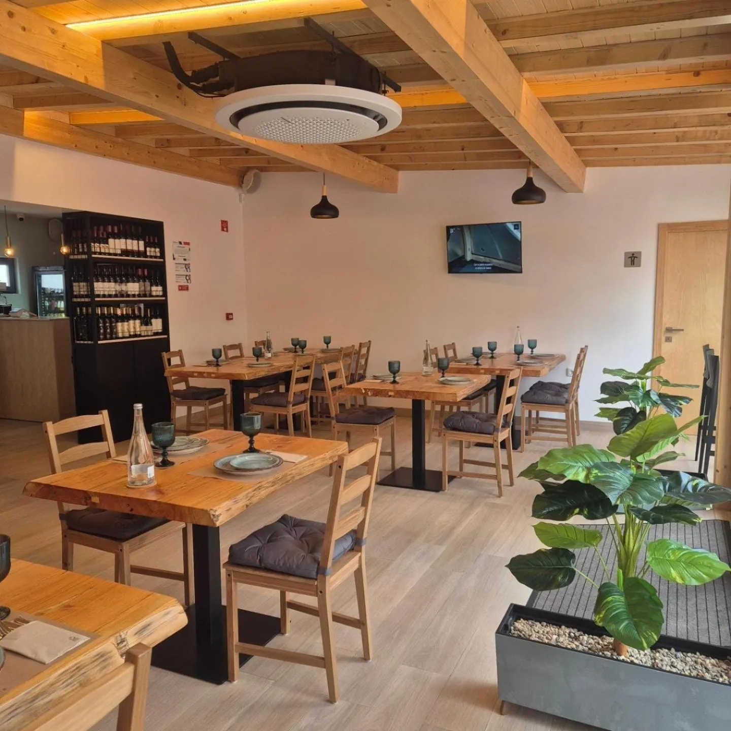 Restaurant/places to eat in VILLA DOS R'S