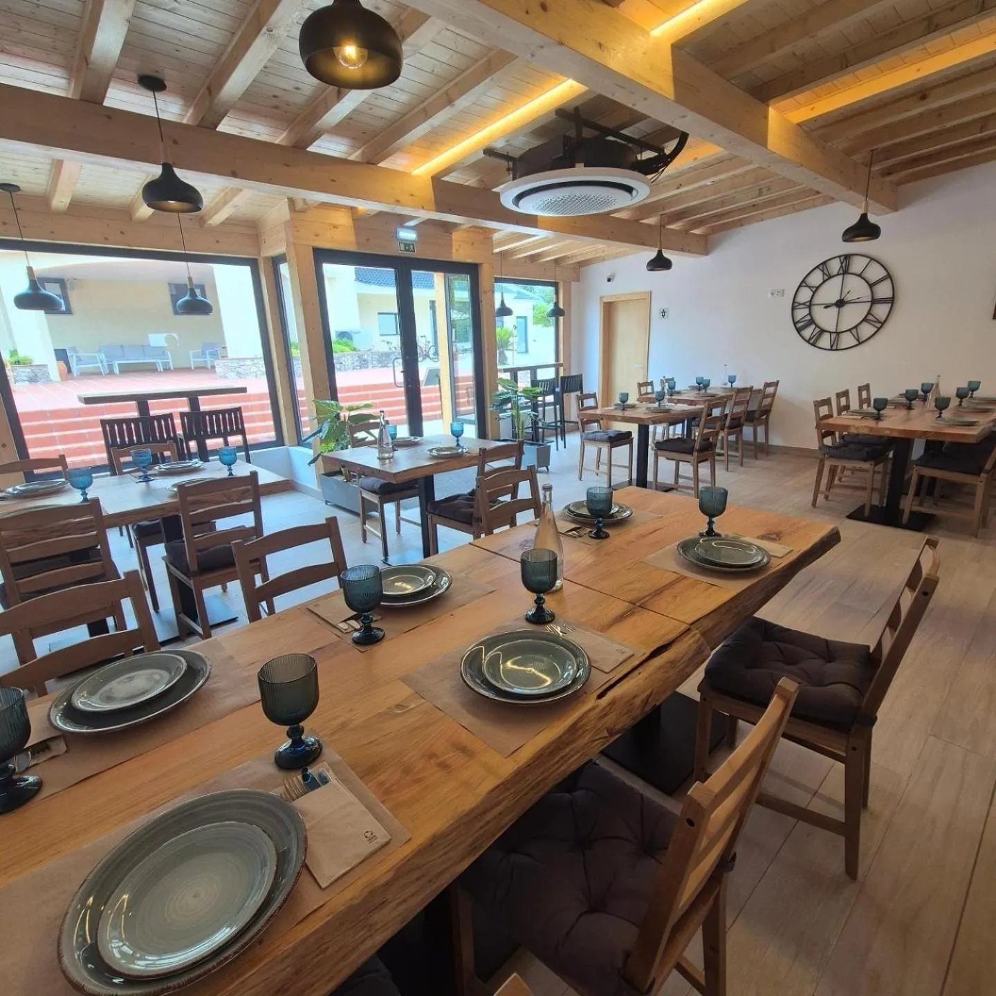 Restaurant/places to eat in VILLA DOS R'S