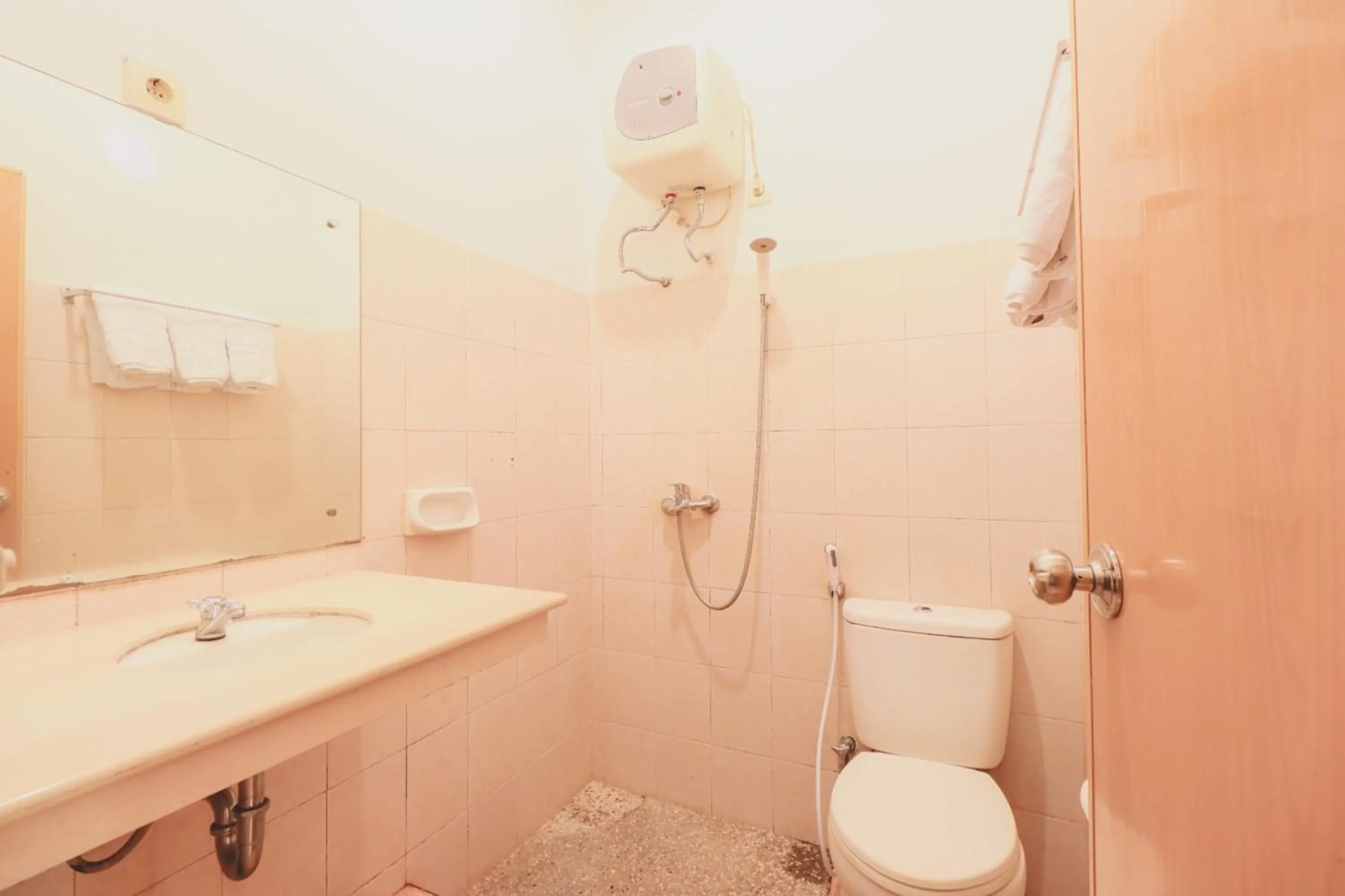 Toilet in PIA Hotel Medan