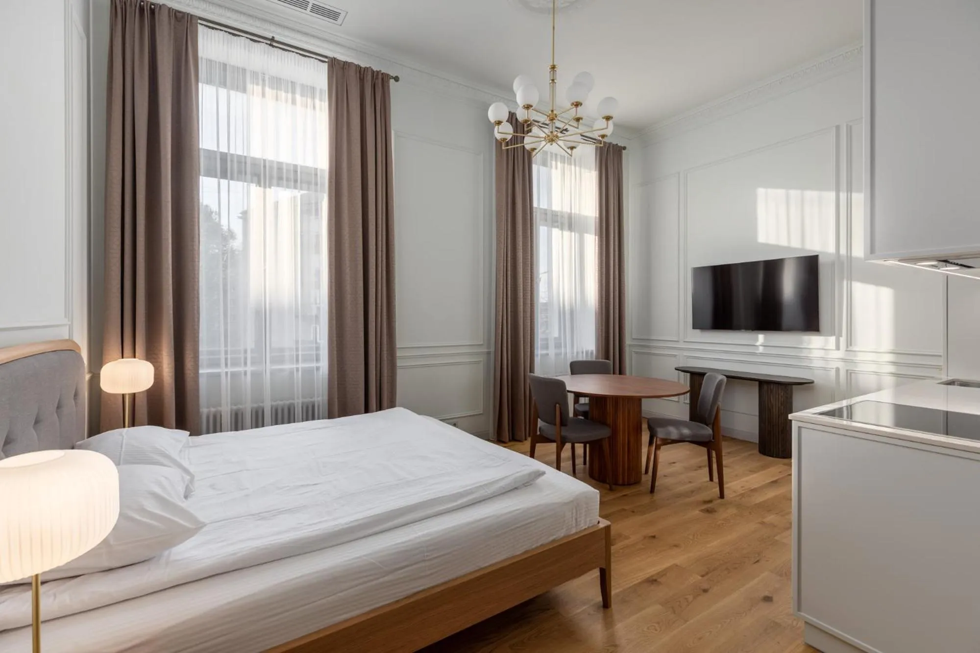 Photo of the whole room, Bed in Roze Center Apartments