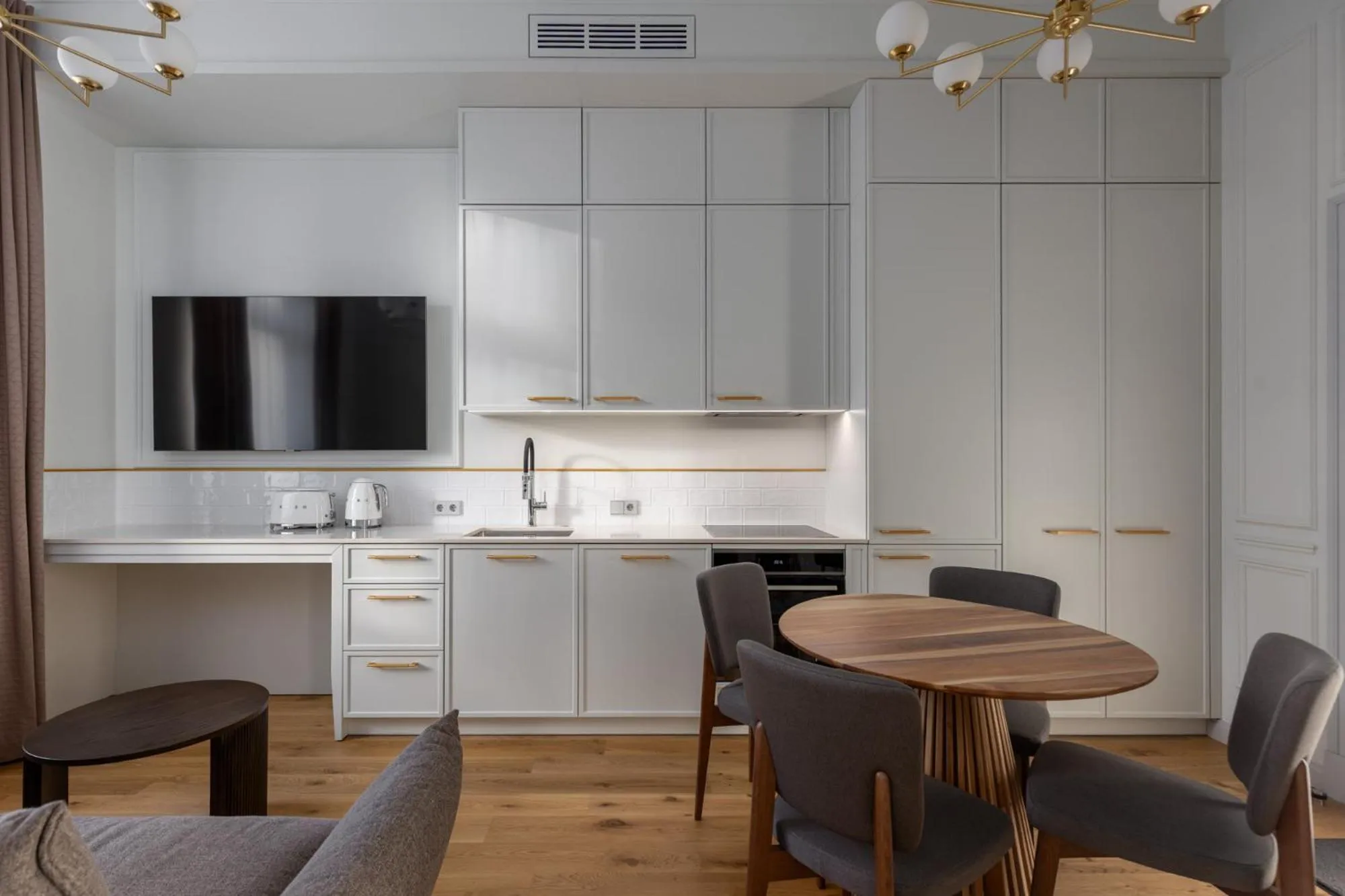 Roze Center Apartments