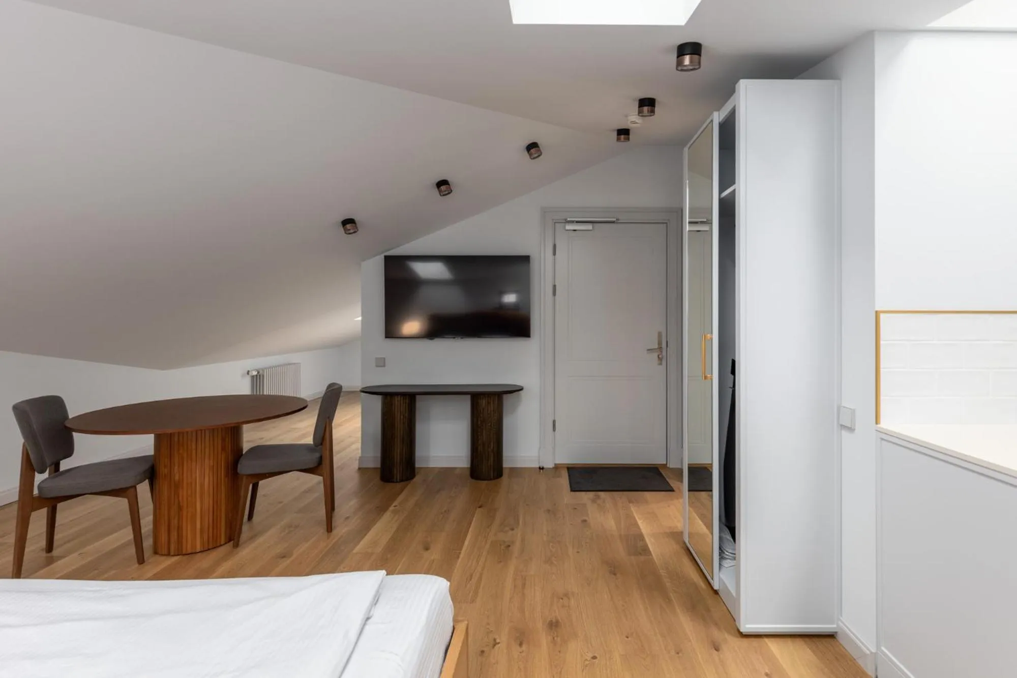 Bed in Roze Center Apartments