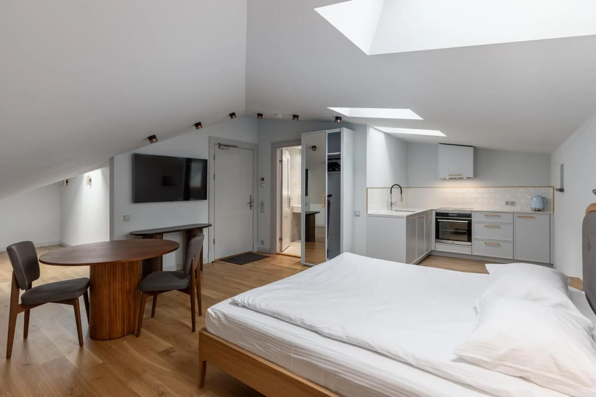 Bed in Roze Center Apartments