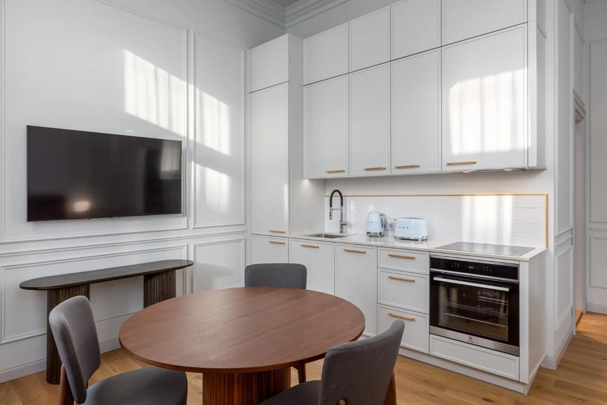 Roze Center Apartments