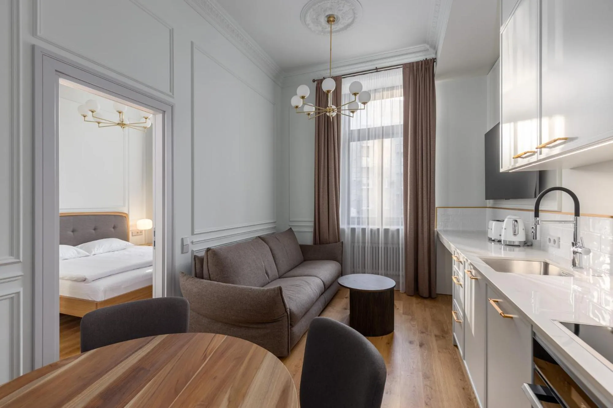 Bed in Roze Center Apartments