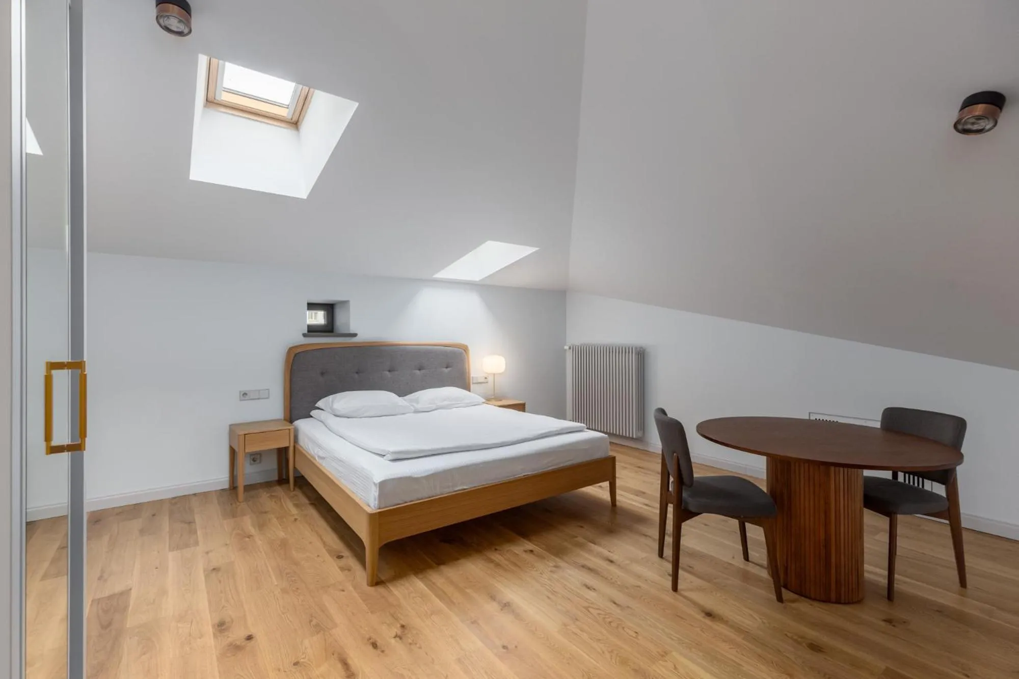 Bed in Roze Center Apartments