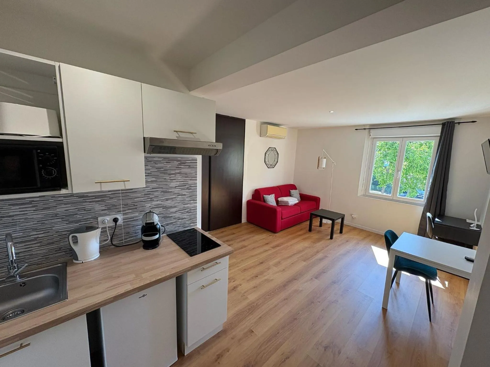 STUDIO CASSIN - next to tramway line 2 near airport
