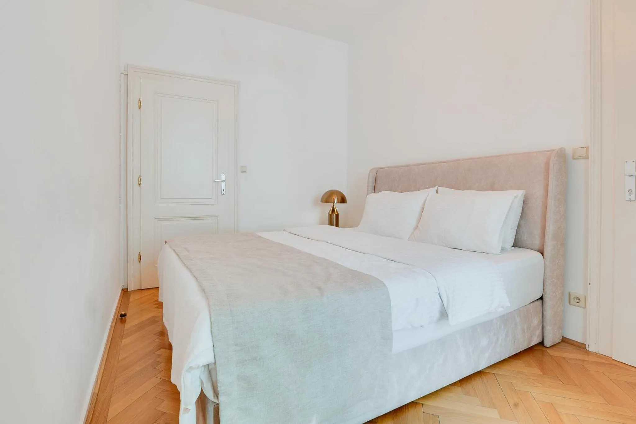 Toilet, Bed in Atik Hotel Vienna