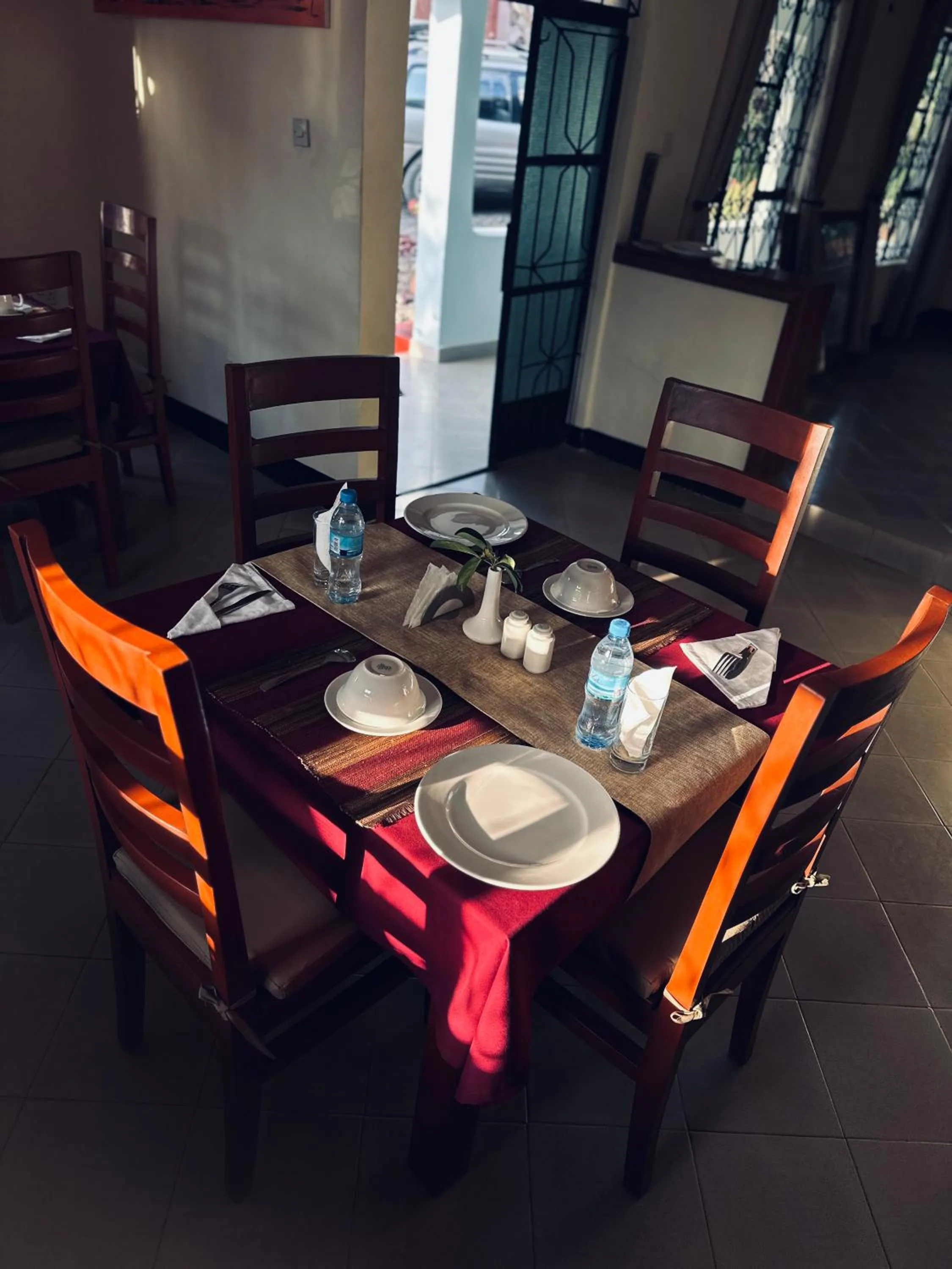 Restaurant/places to eat in Wademac Arusha Inn Hotel