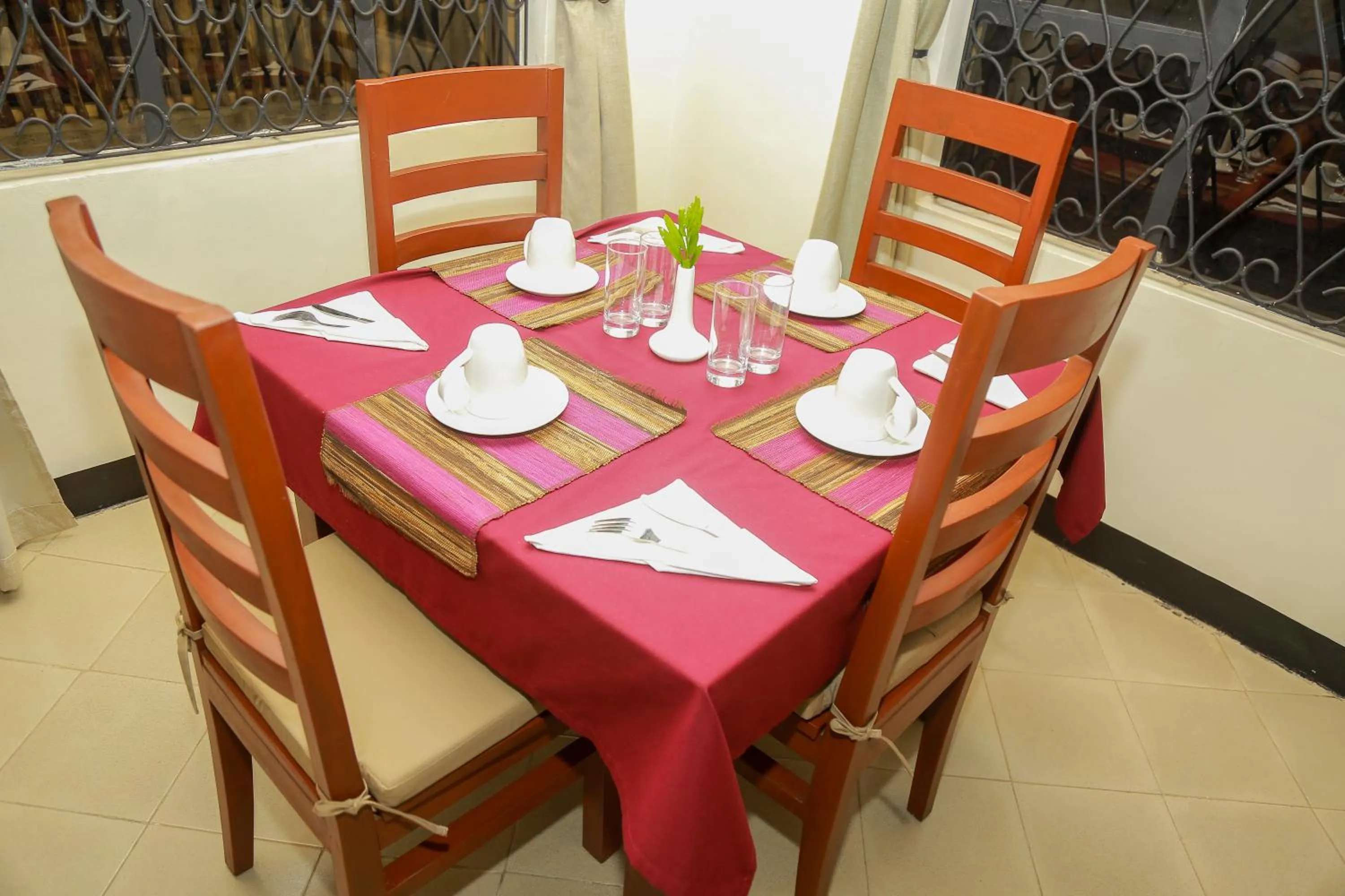 Restaurant/places to eat in Wademac Arusha Inn Hotel