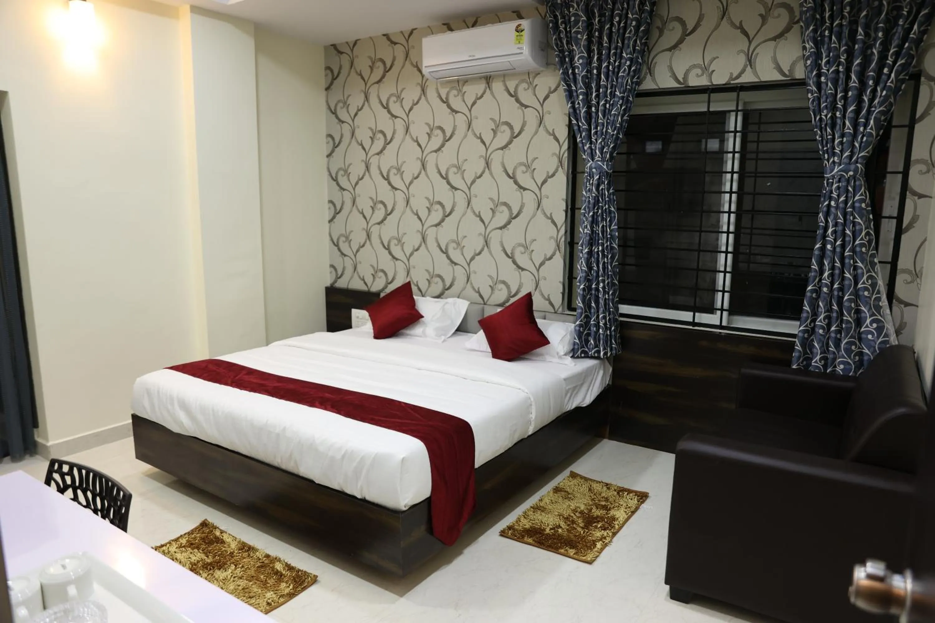 Bed in Sunshine International Boarding & Lodging