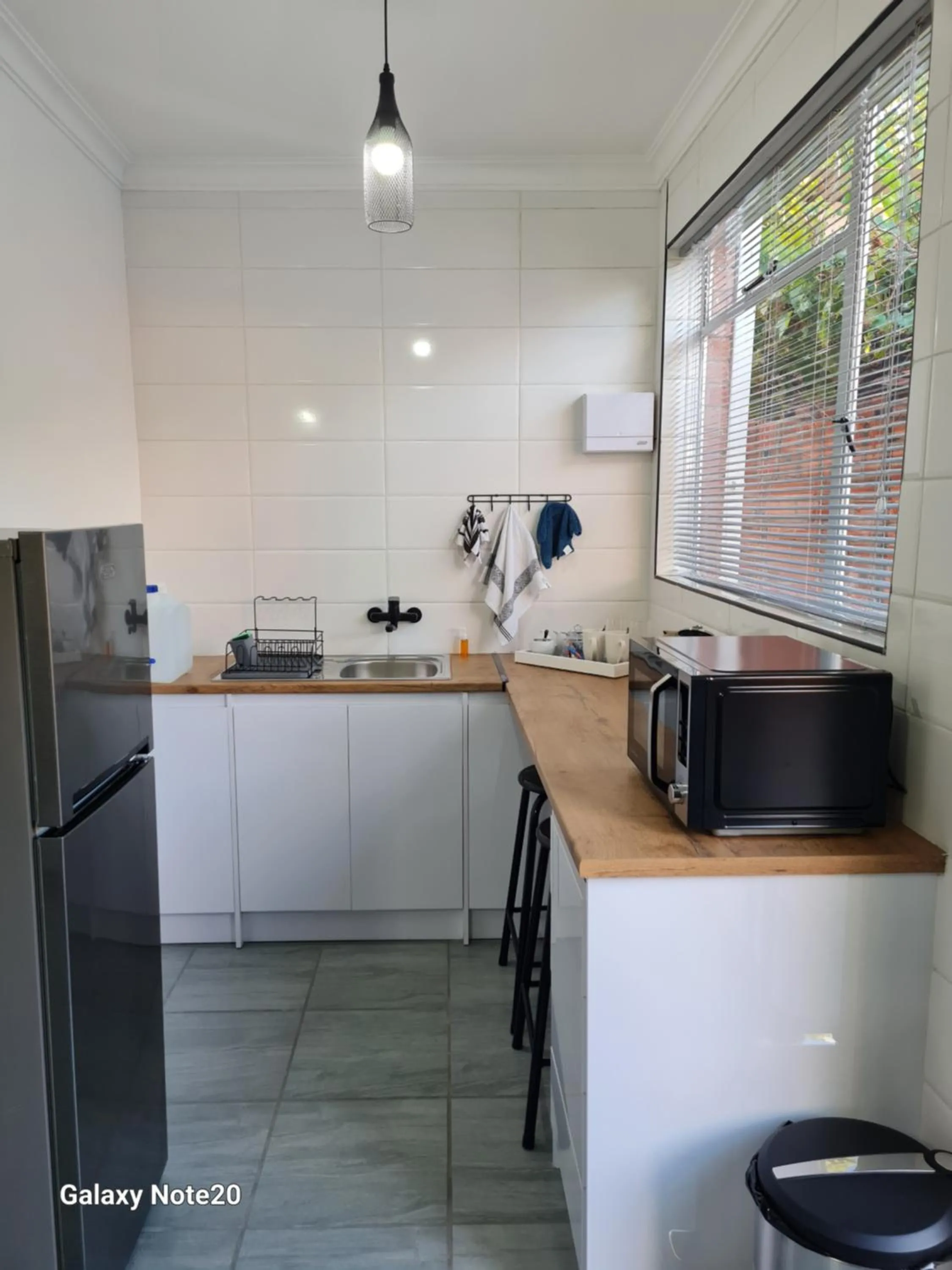 Kitchen or kitchenette in Egerton Overnight & Stay