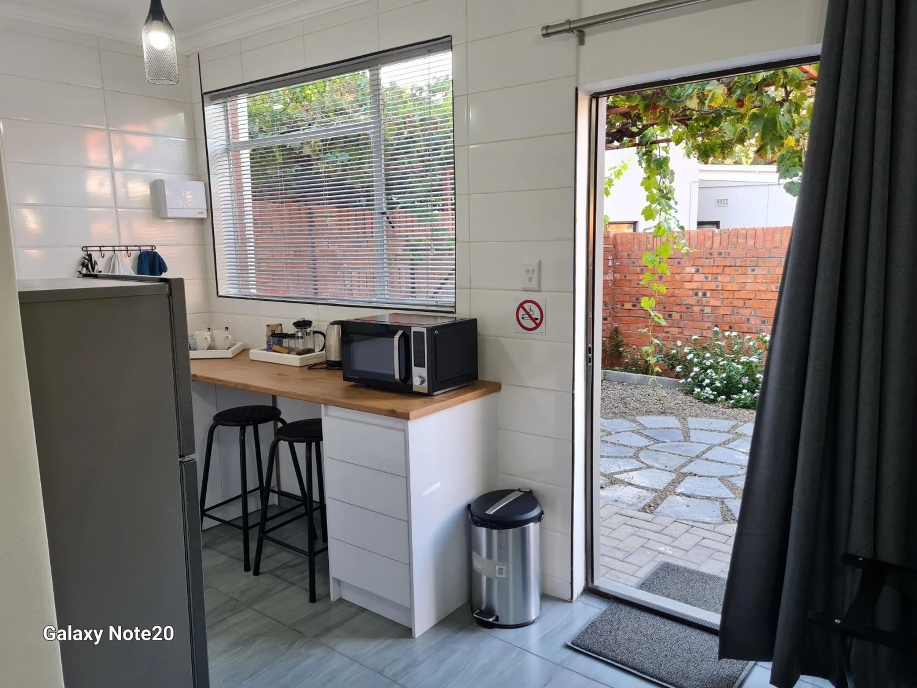 Kitchen or kitchenette in Egerton Overnight & Stay