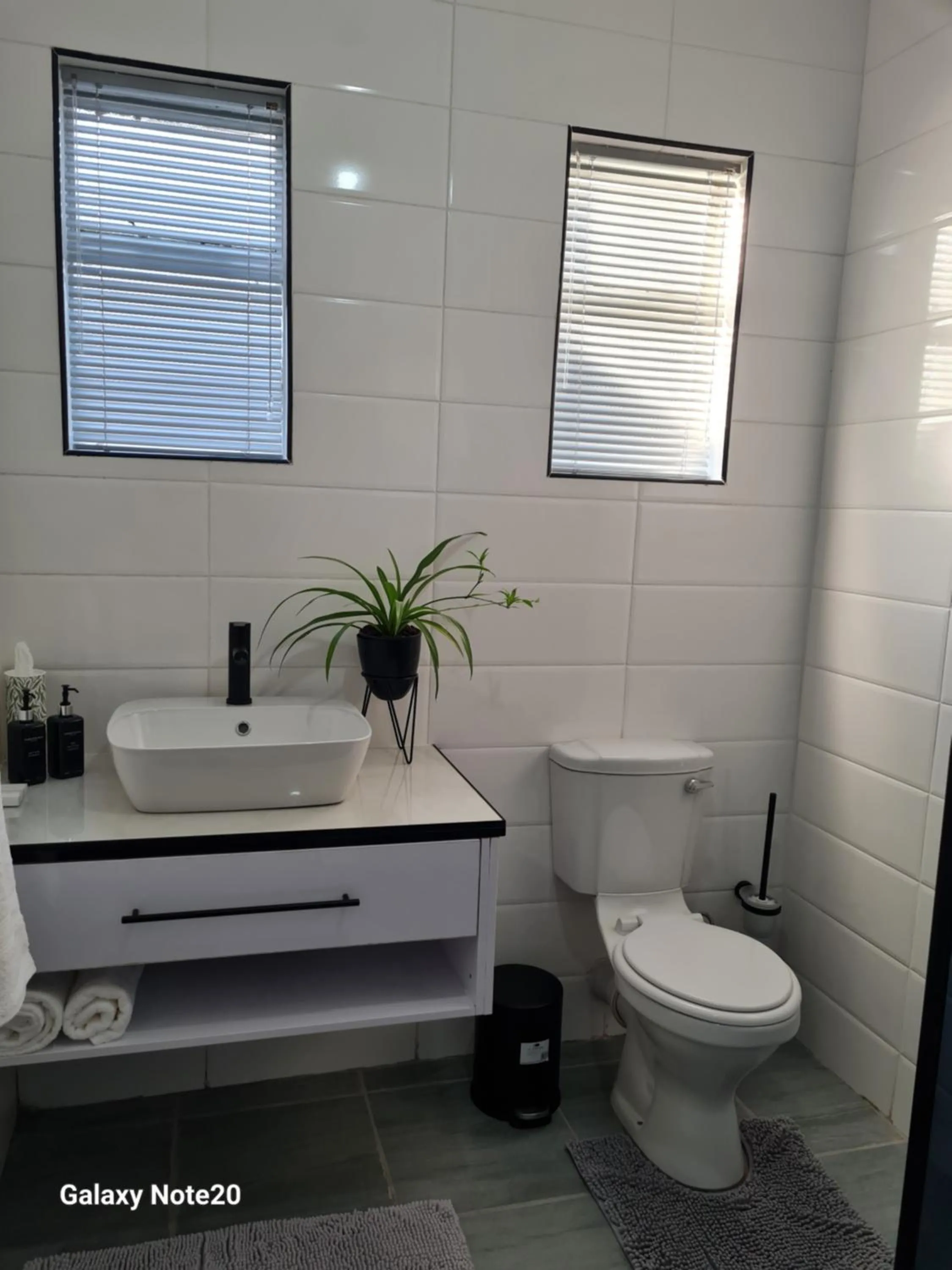 Toilet in Egerton Overnight & Stay