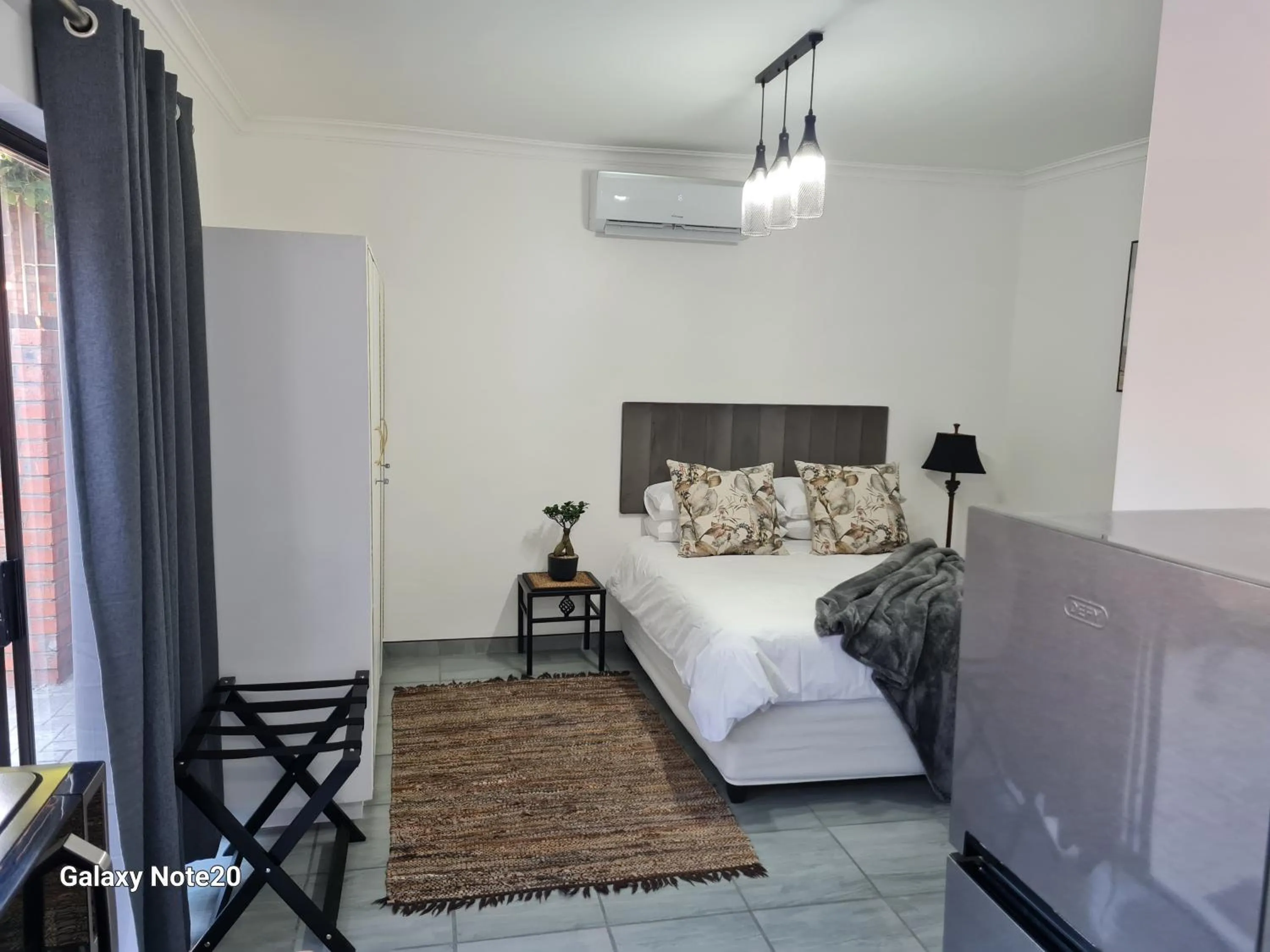 Bedroom, Bed in Egerton Overnight & Stay