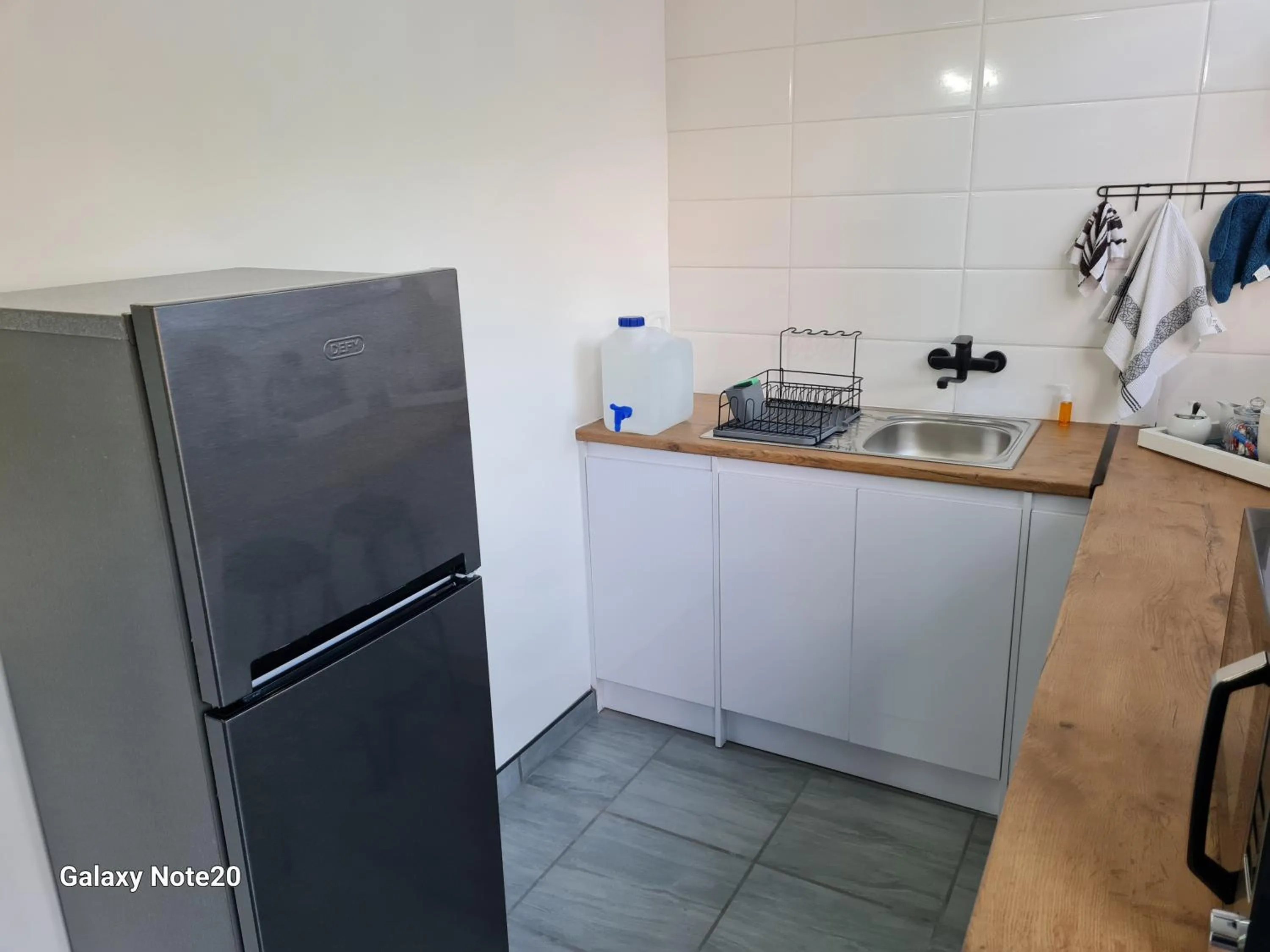 Kitchen or kitchenette in Egerton Overnight & Stay