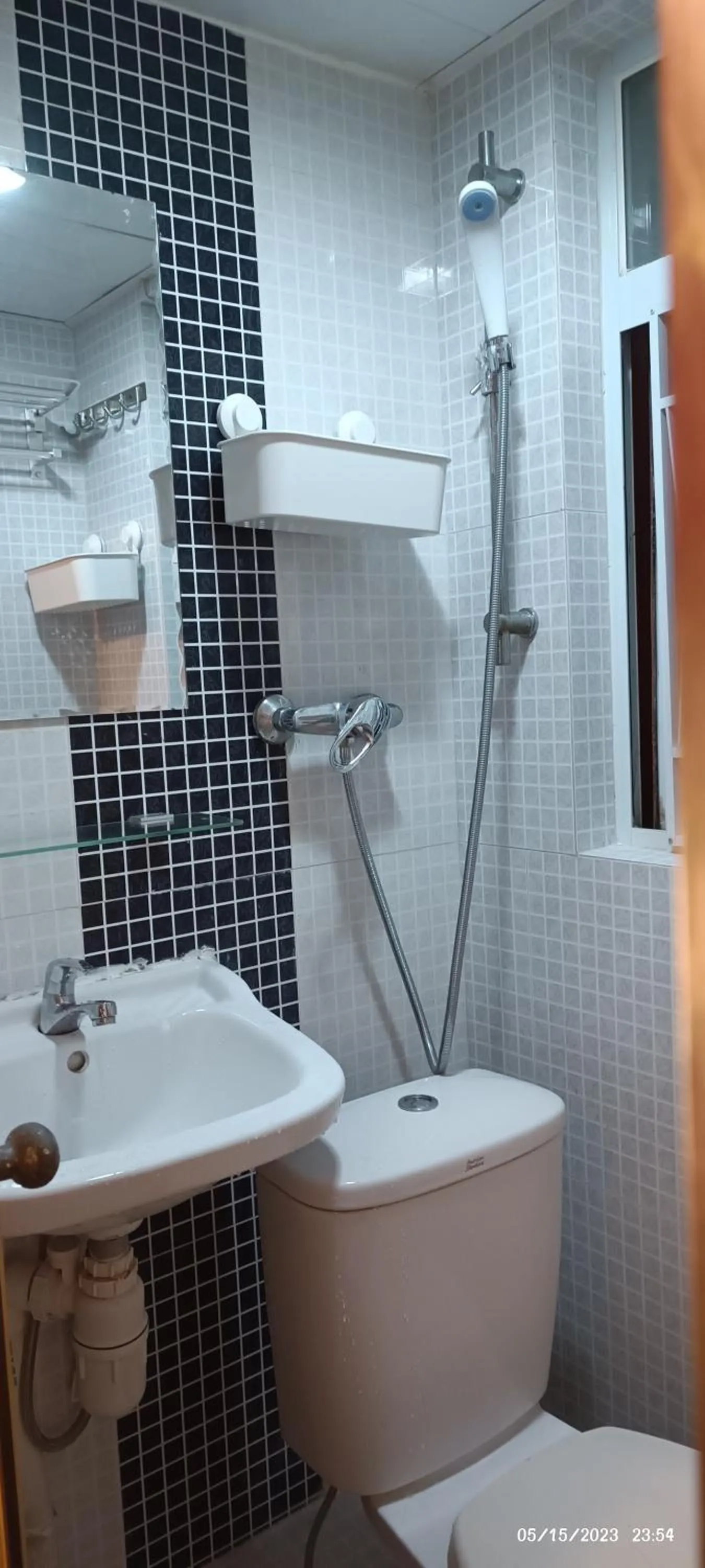 Bathroom in The Cultural Crashpad - 康乃馨旅館