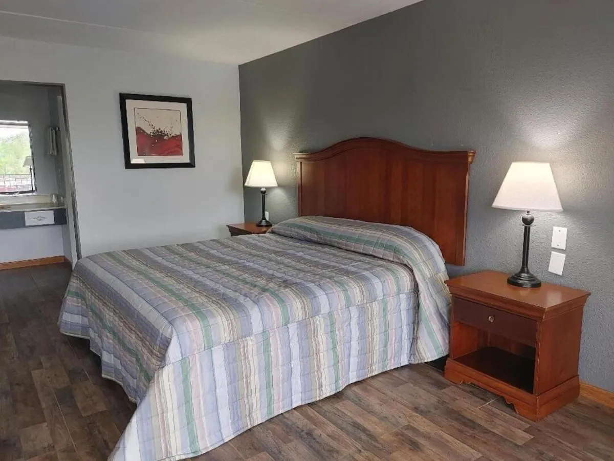 Bed in Paris Inn and Suites