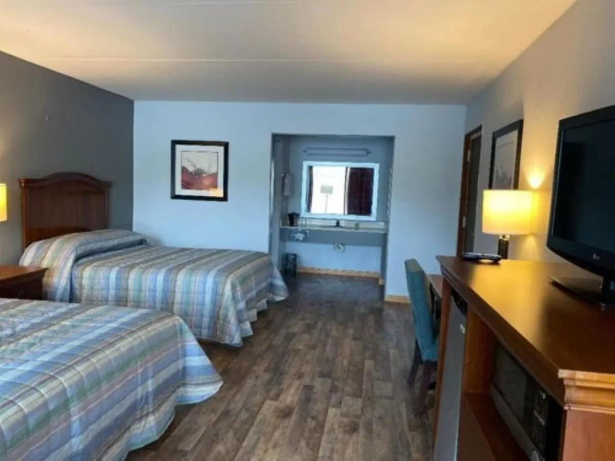 Deluxe Double Room (2 Adults + 1 Child) in Paris Inn and Suites