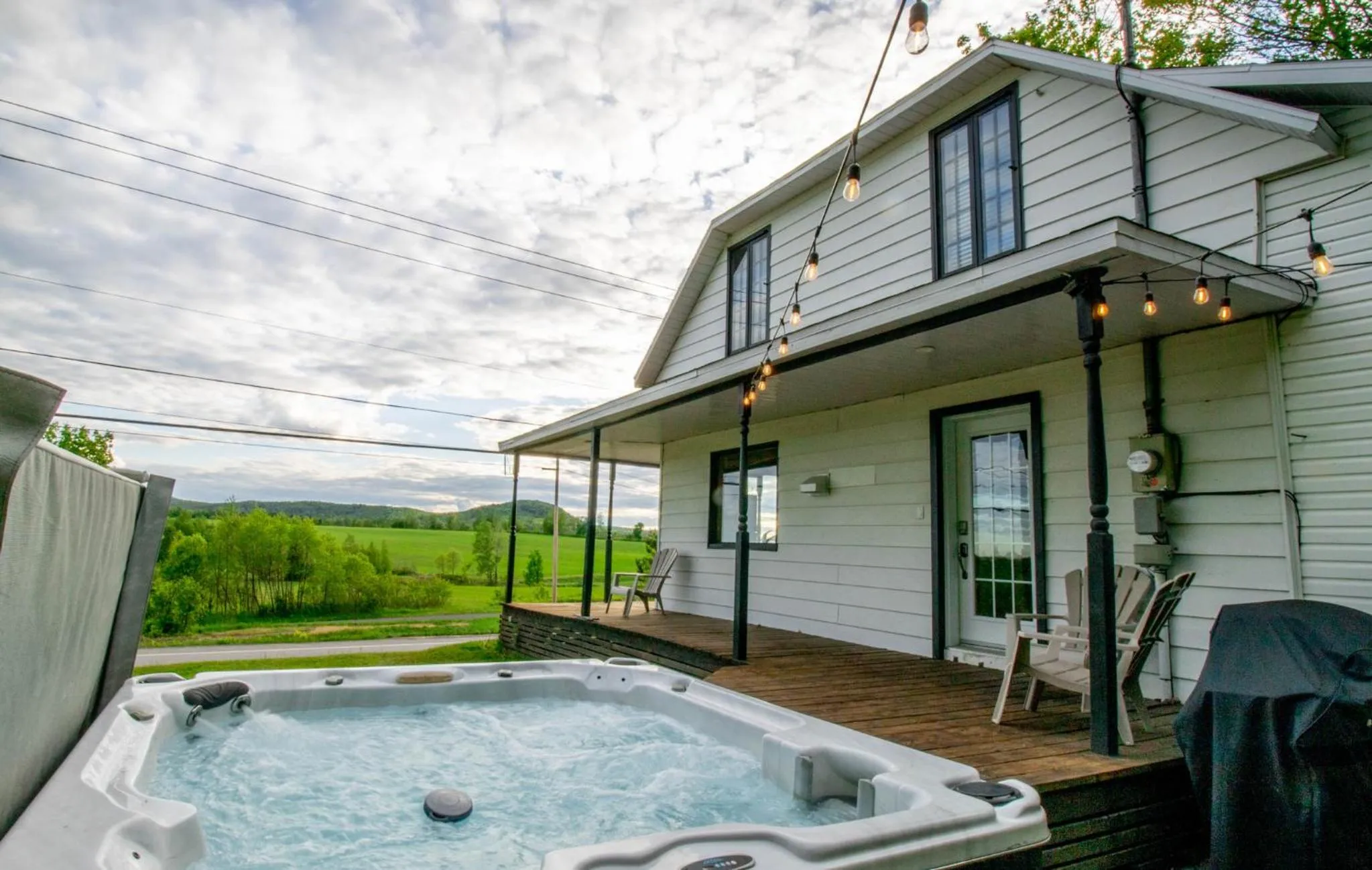 Hot Tub in Les Chalets Tourisma - Maison de campagne avec spa - La Campagnarde