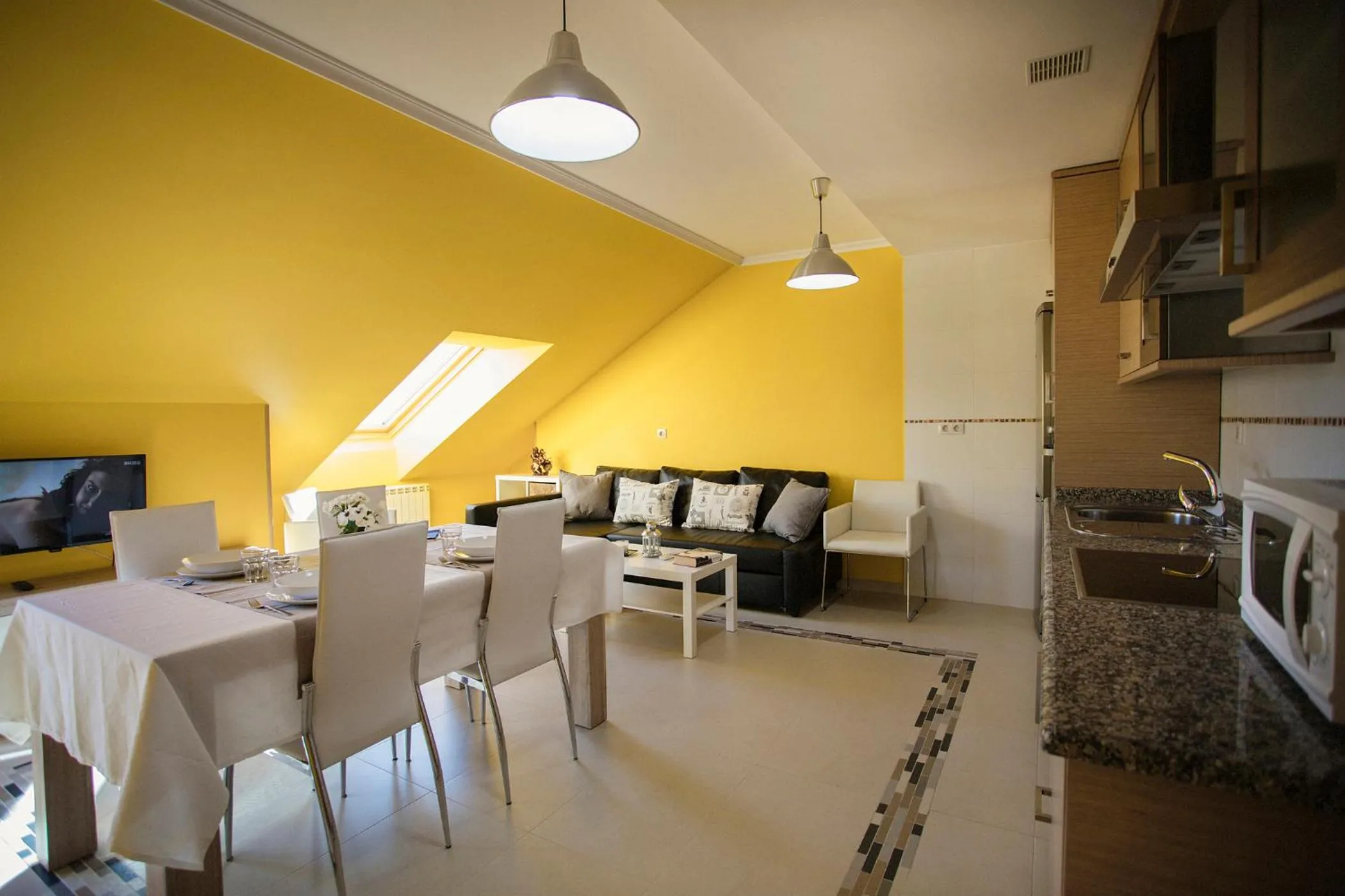 Two-Bedroom Apartment in dpCristal Ático Vistas al Camino