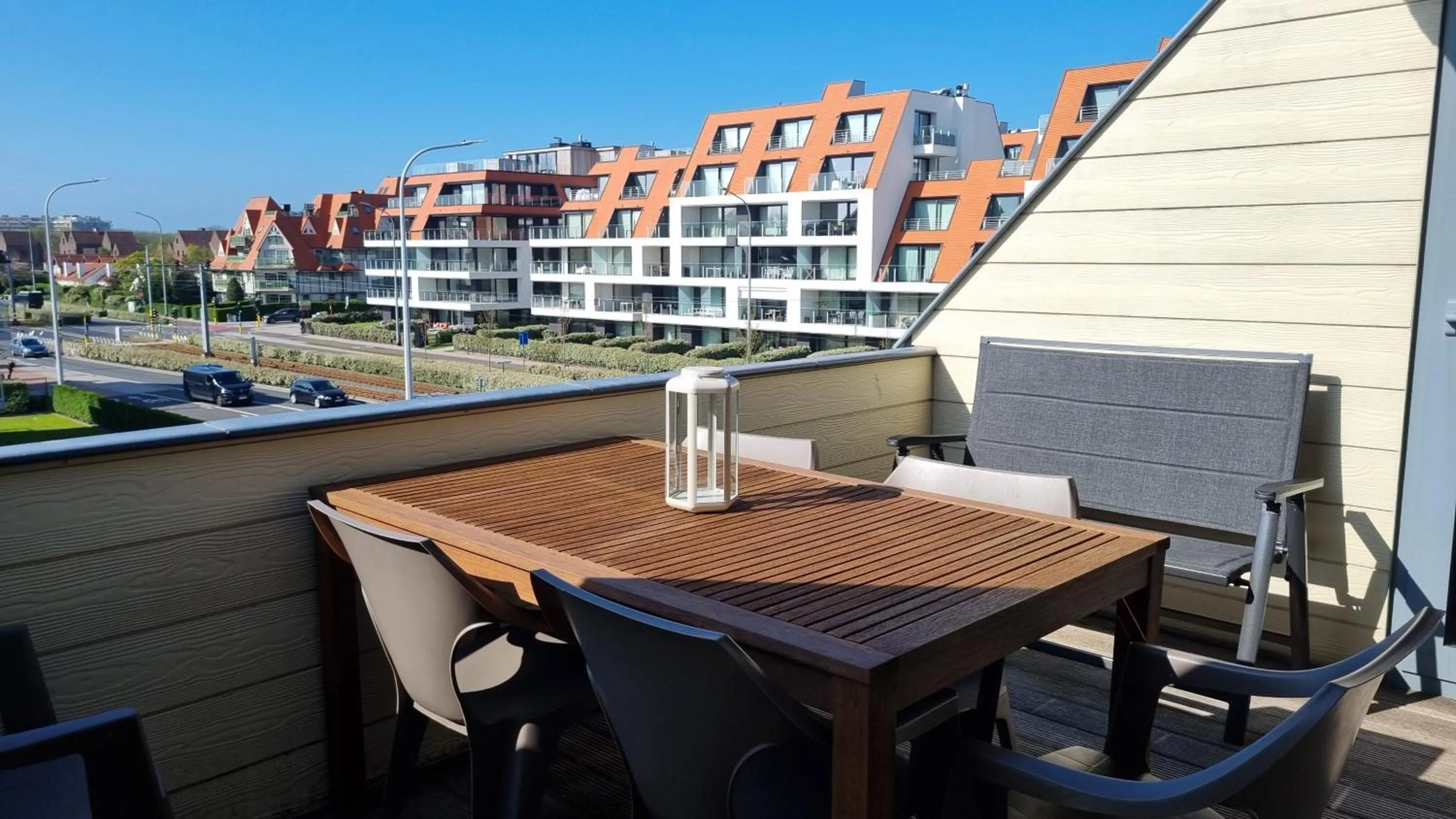Sans Souci Superior - Ruim, lichtrijk appartement met privé parking